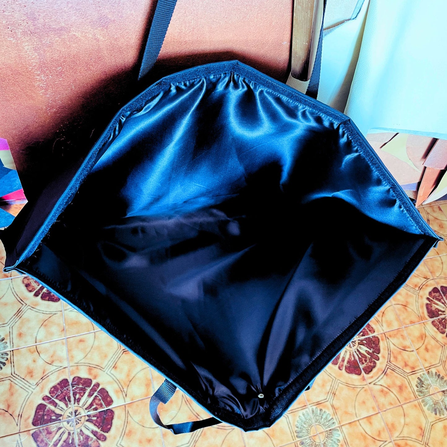 SteamVoyage-borsa in tessuto tempotest nero resistente imbottita con tracolle e rivestimento in raso nero