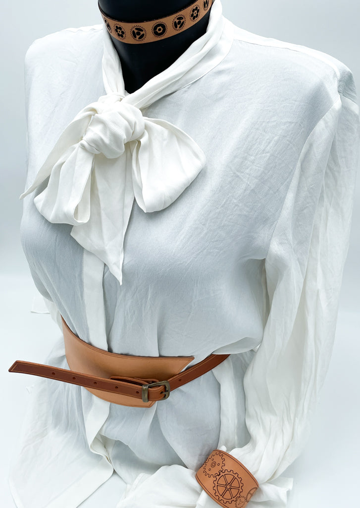 steamvoyage-cintura asimmetrica sottoseno con bracciale steampunk e chocker traforato in pelle