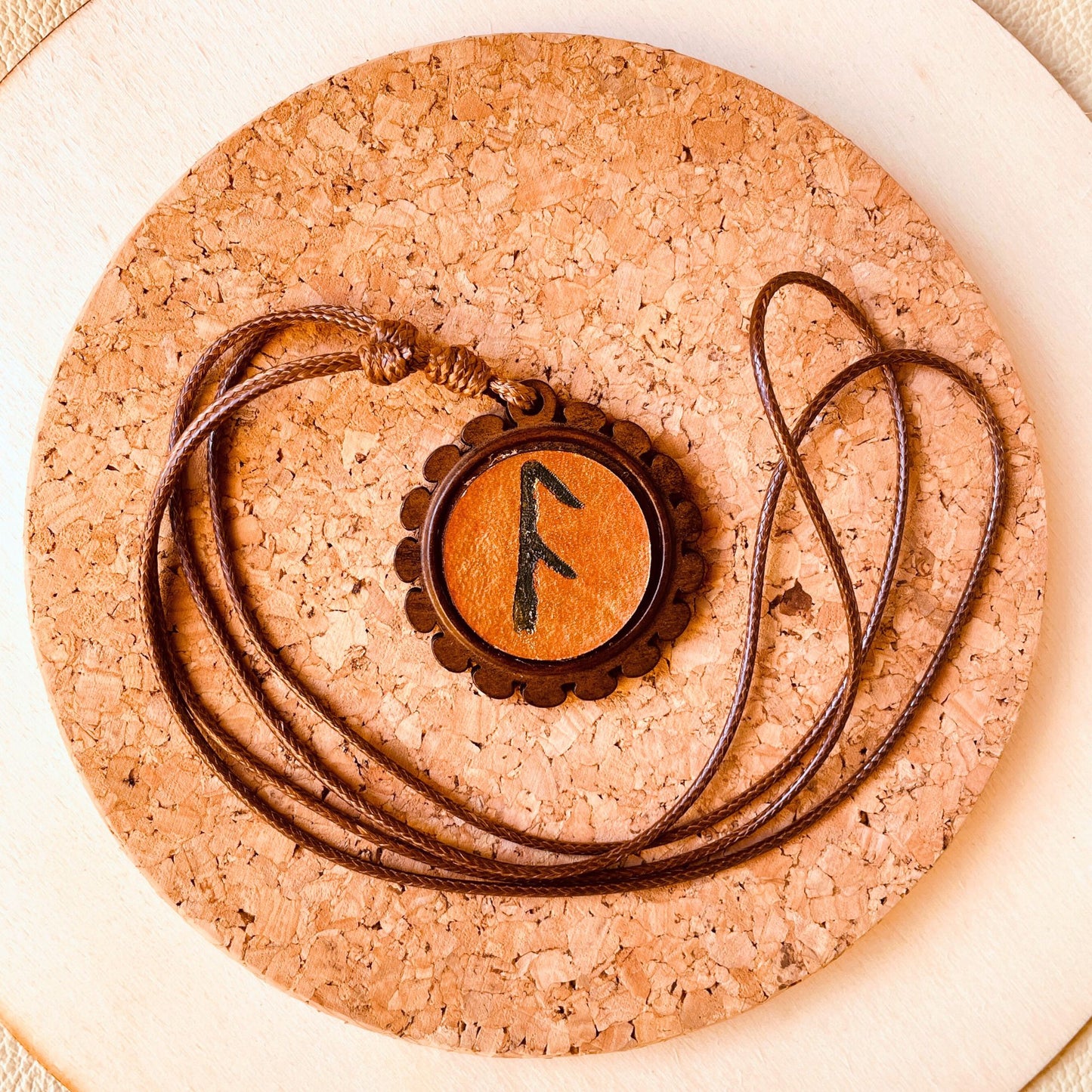 SteamVoyage - medaglioni di protezione magica in legno e cuoio dipinto a mano per giocatori di ruolo