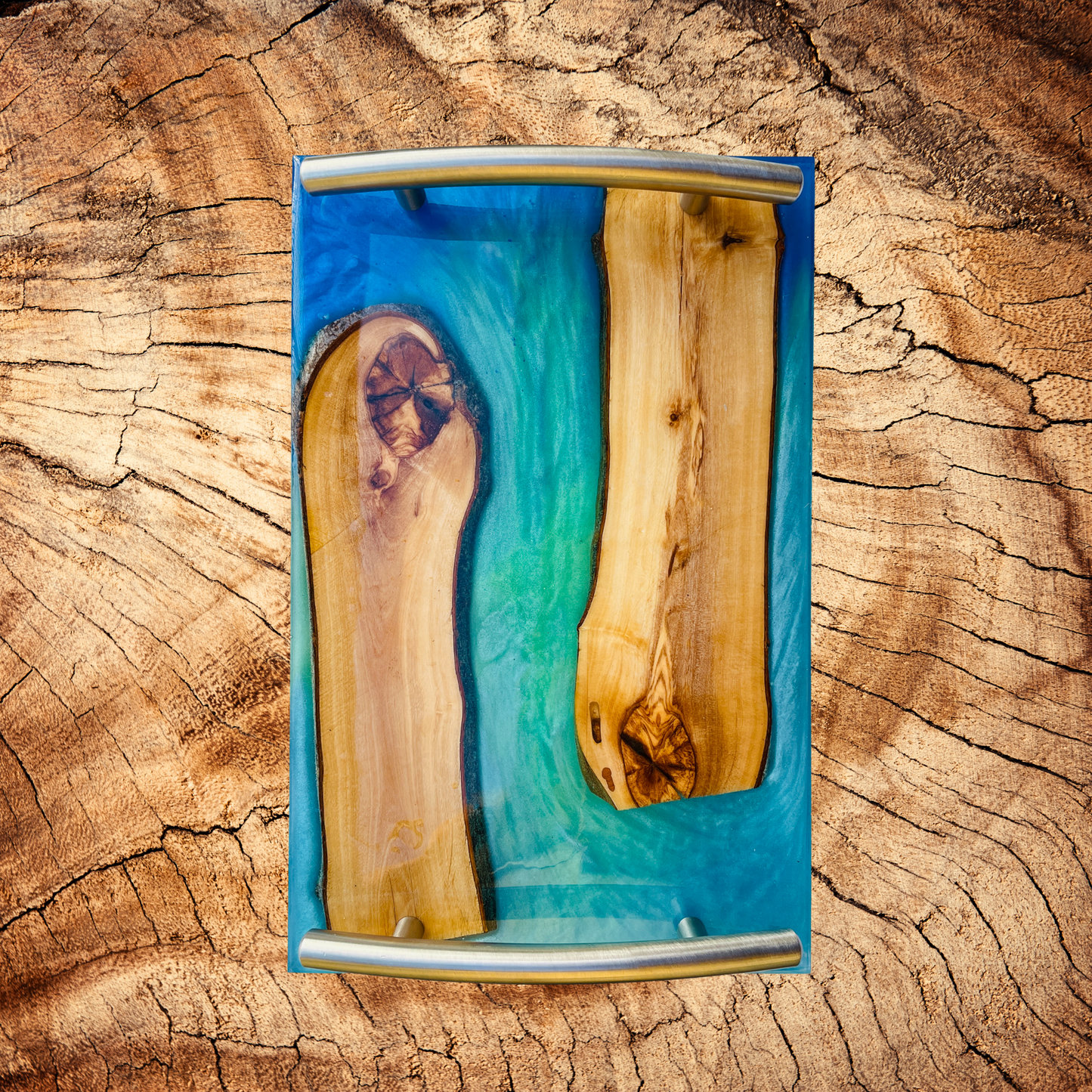 steamvoyage-vassoio in resina epoxy effetto mare con inserti in legno di ulivo