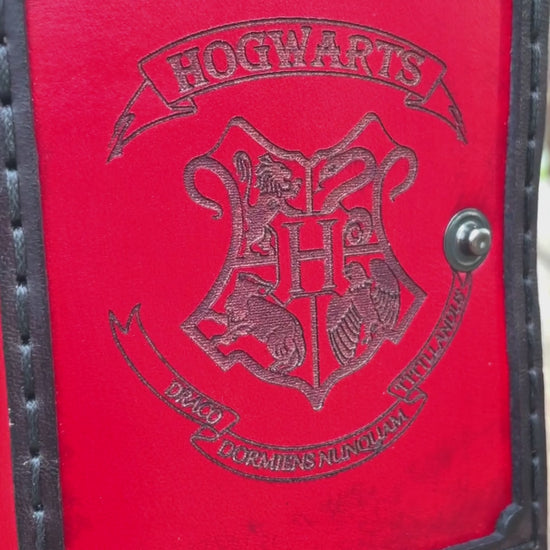 video dimostrativo per porta mazzo in cuoio per mazzo commander di Magic: The Gathering, espansione Harry Potter