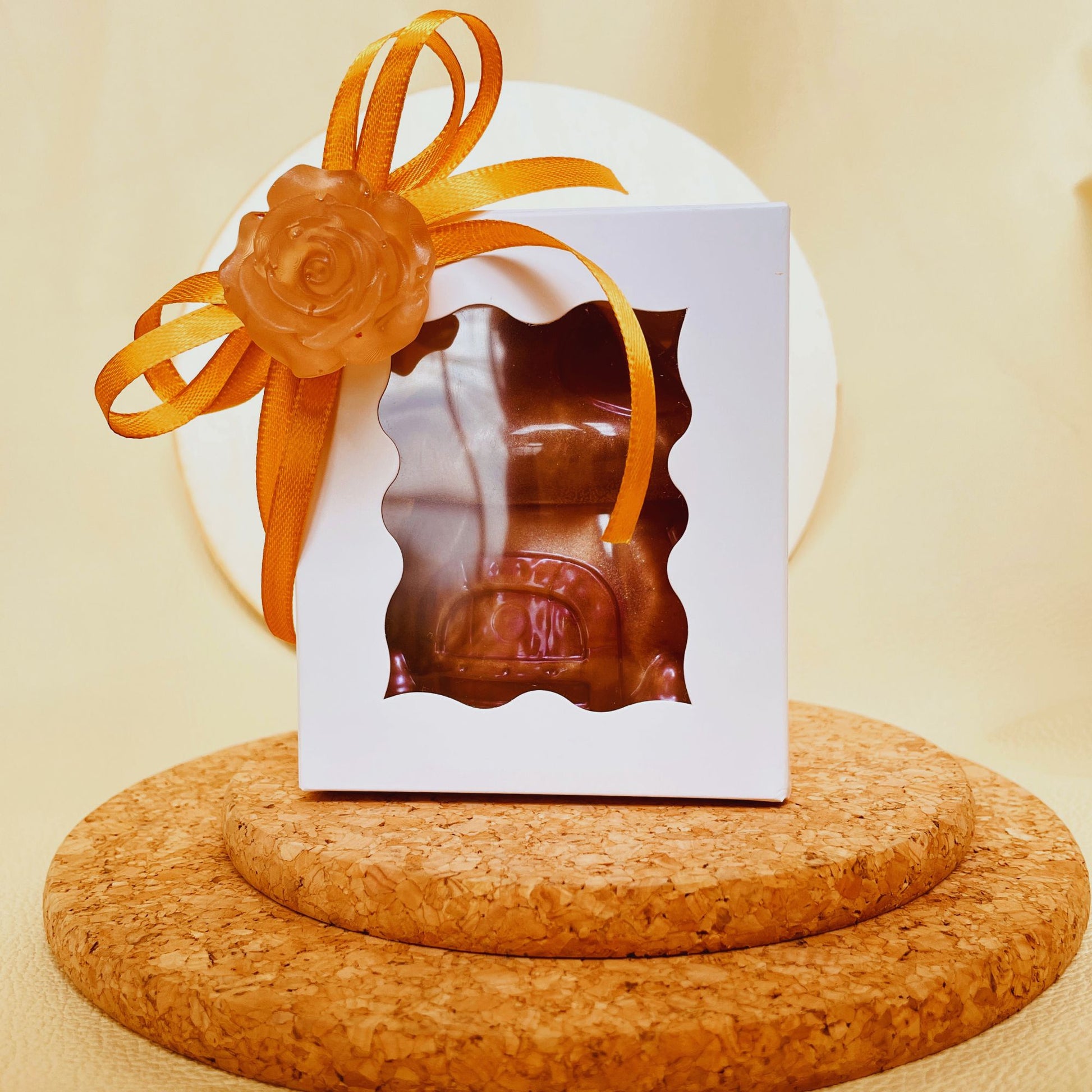 SteamVoyage - barattolo bomboniera artigianale in resina con brillantini a forma di casa delle fate, funghetto rosa antico con dettagli di porta, finestre e comignoli viola; confezione con rosa di resina, doppio fiocchetto dorato e biglietto personalizzabile