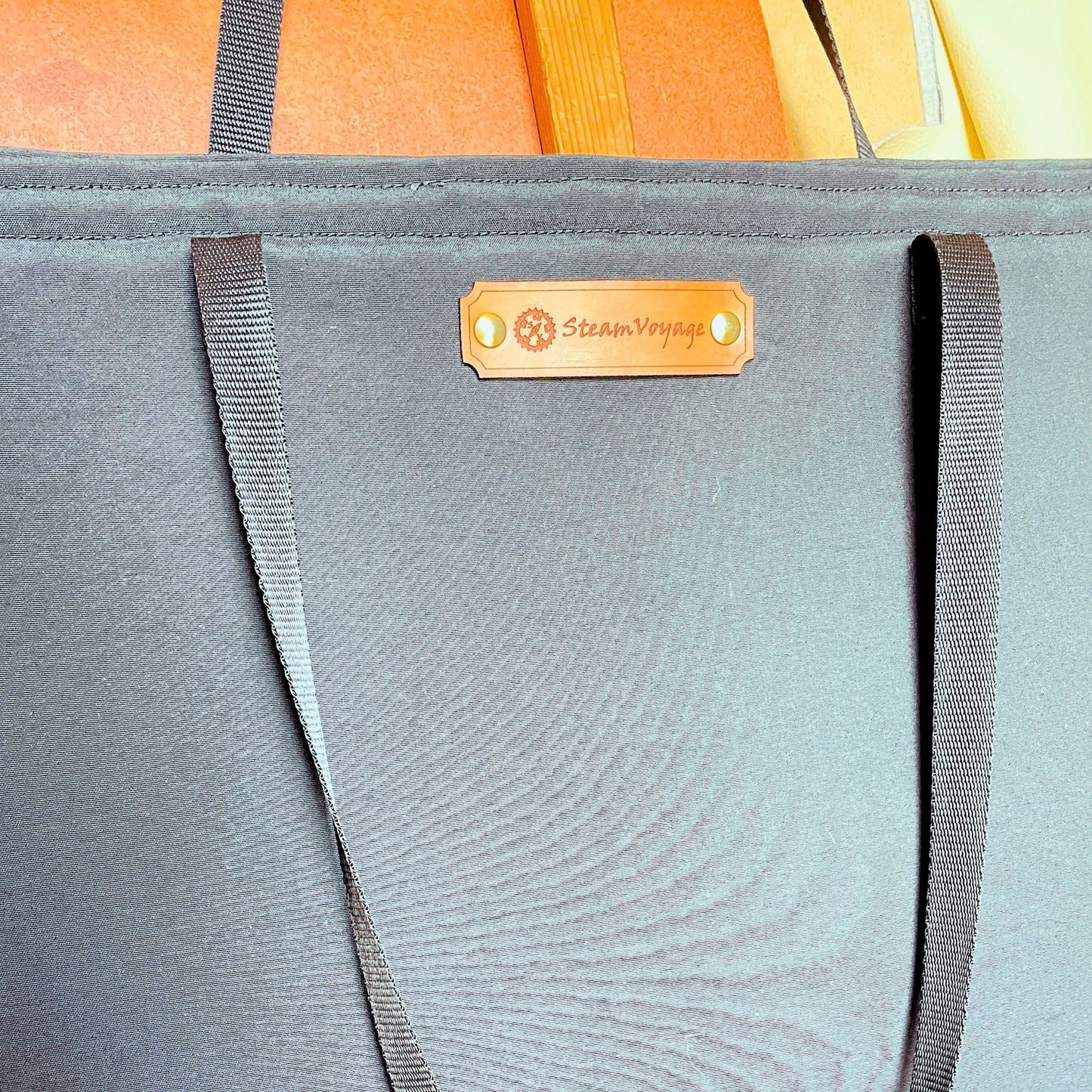 SteamVoyage-borsa in tessuto tempotest nero resistente imbottita con tracolle e rivestimento in raso nero