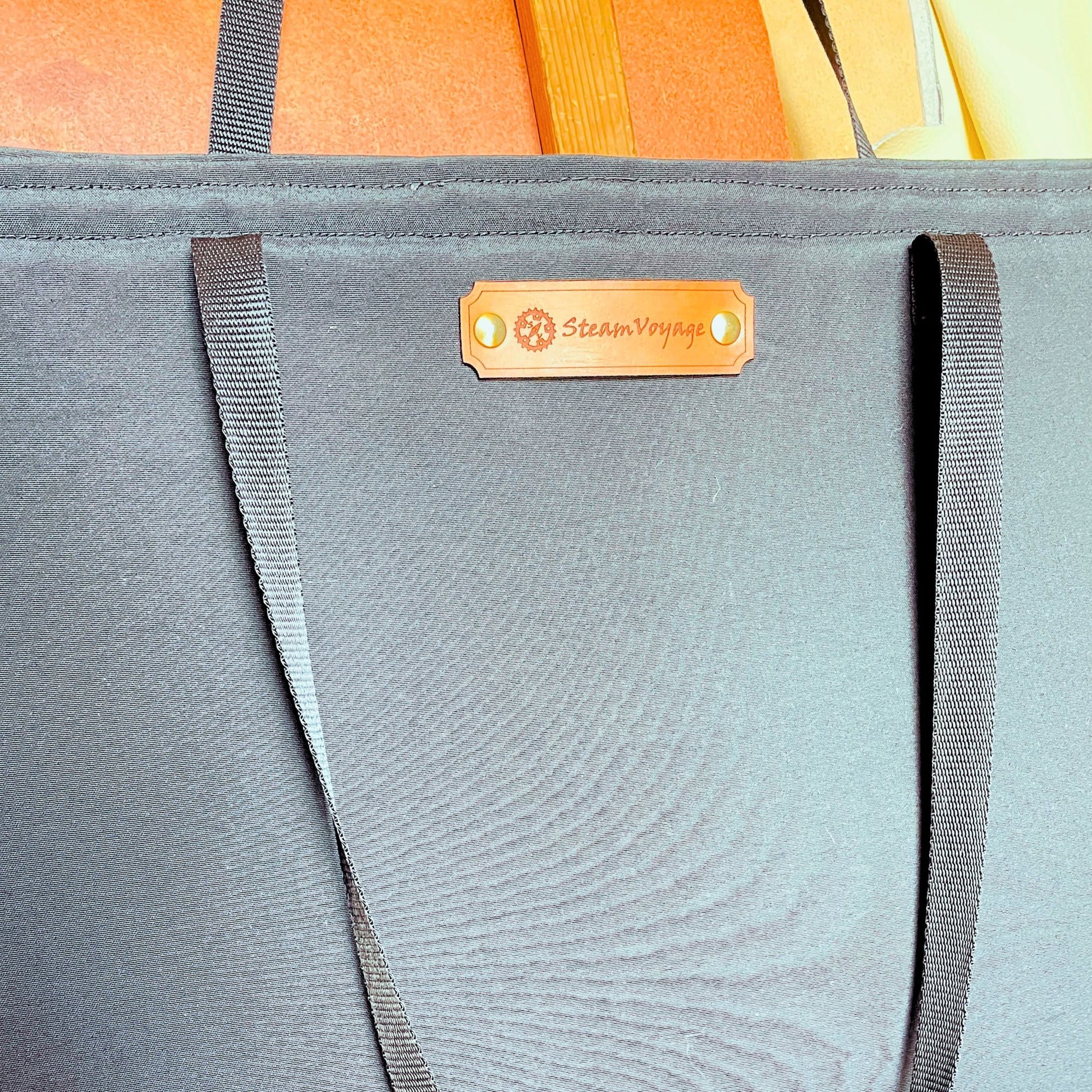 SteamVoyage-borsa in tessuto tempotest nero resistente imbottita con tracolle e rivestimento in raso nero