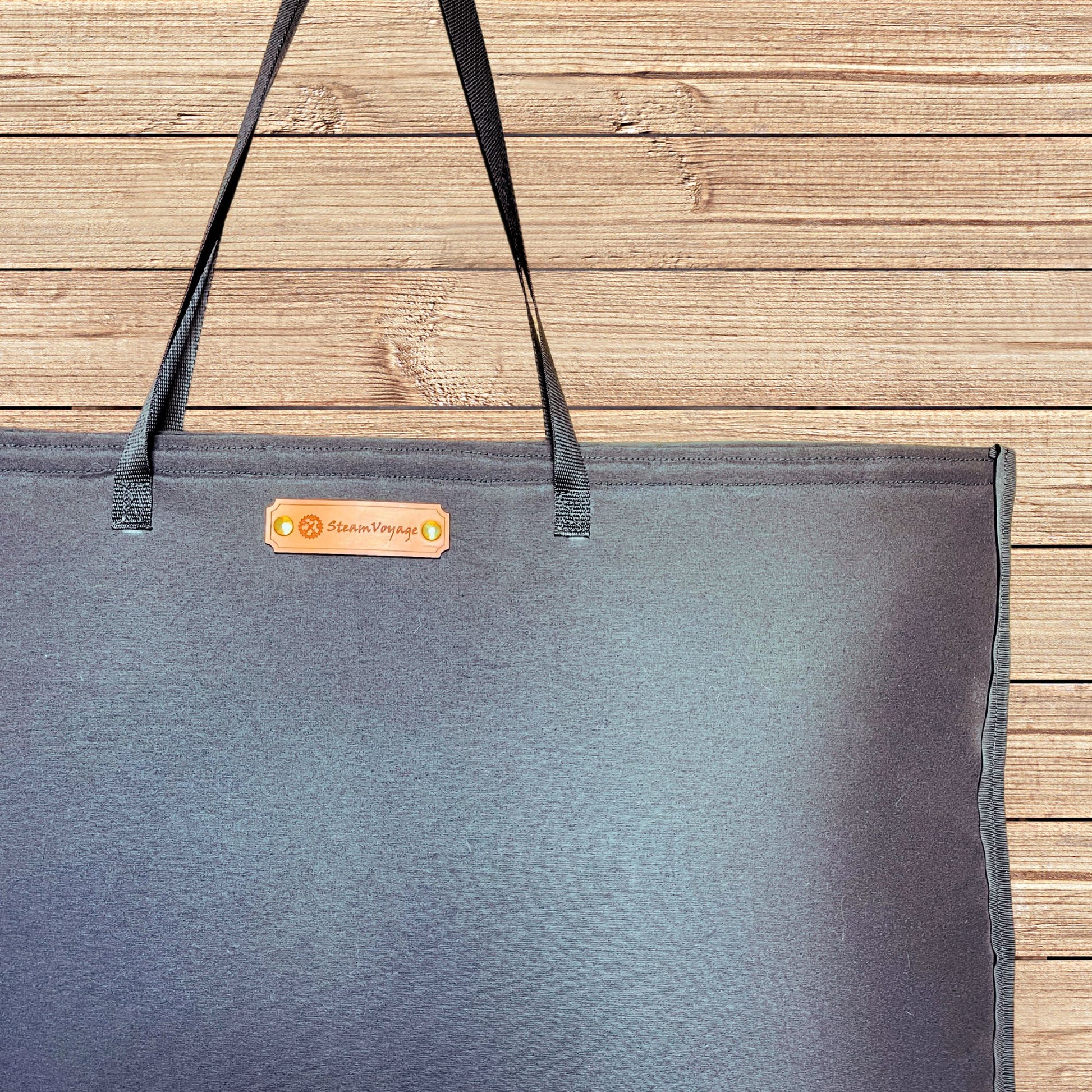 SteamVoyage-borsa in tessuto tempotest nero resistente imbottita con tracolle e rivestimento in raso nero
