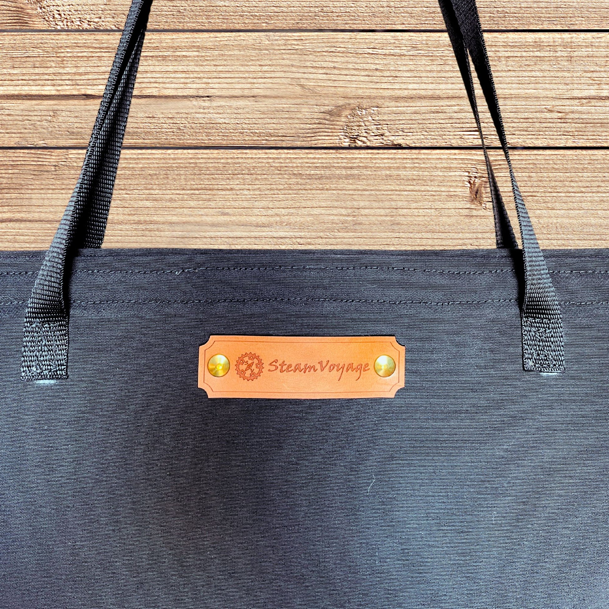 SteamVoyage-borsa in tessuto tempotest nero resistente imbottita con tracolle e rivestimento in raso nero