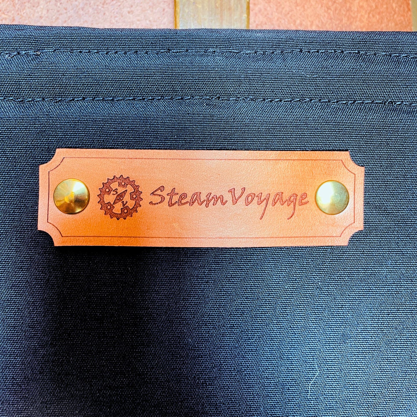 SteamVoyage-borsa in tessuto tempotest nero resistente imbottita con tracolle e rivestimento in raso nero