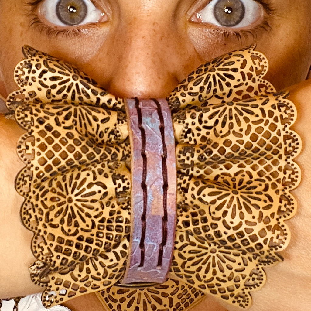 steamvoyage-bracciale in merletto di pelle con cinturino dipinto e collier in merletto di pelle