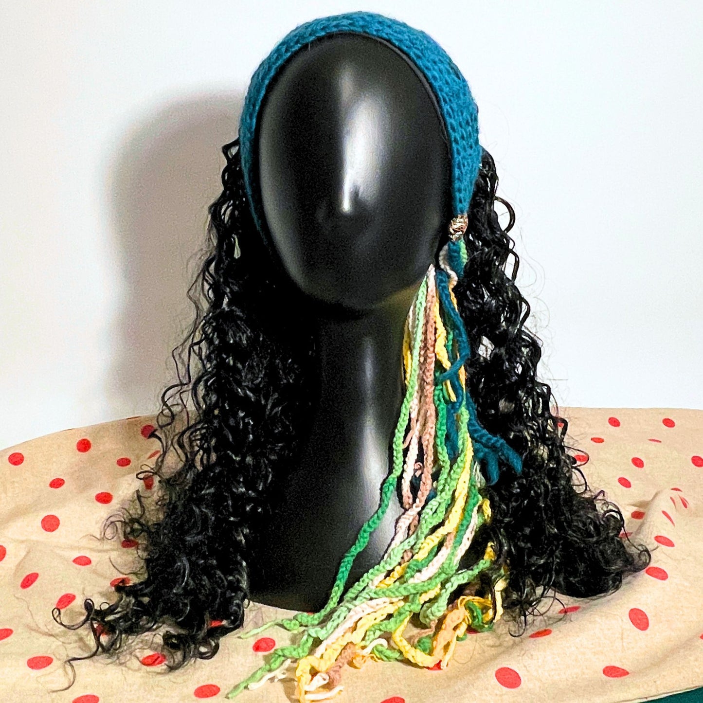 SteamVoyage - fascia per capelli lunghi in lana verde, gialla e marrone lavorata all'uncinetto con punto rete e decorata con passamaneria colorata