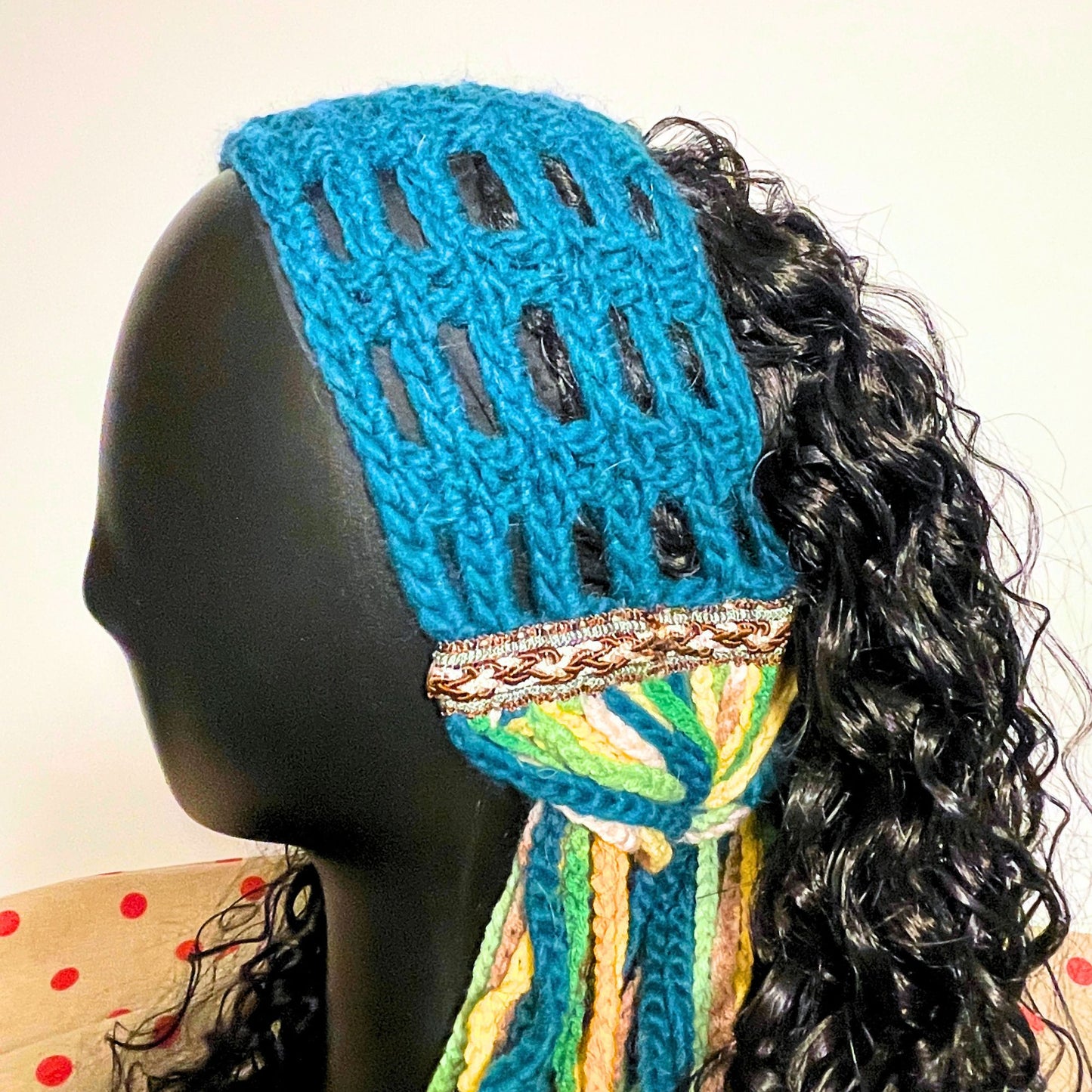 SteamVoyage - fascia per capelli lunghi in lana verde, gialla e marrone lavorata all'uncinetto con punto rete e decorata con passamaneria colorata