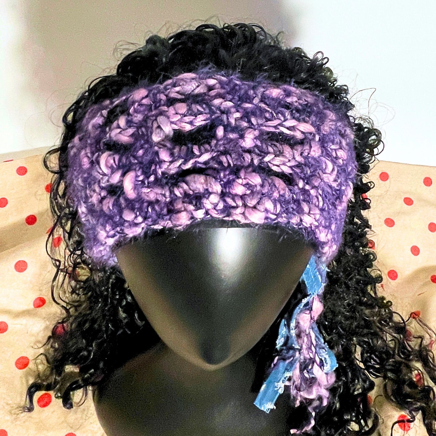 SteamVoyage - fascia per capelli lunghi in lana viola lavorata all'uncinetto con punto rete e decorata con strisce in denim