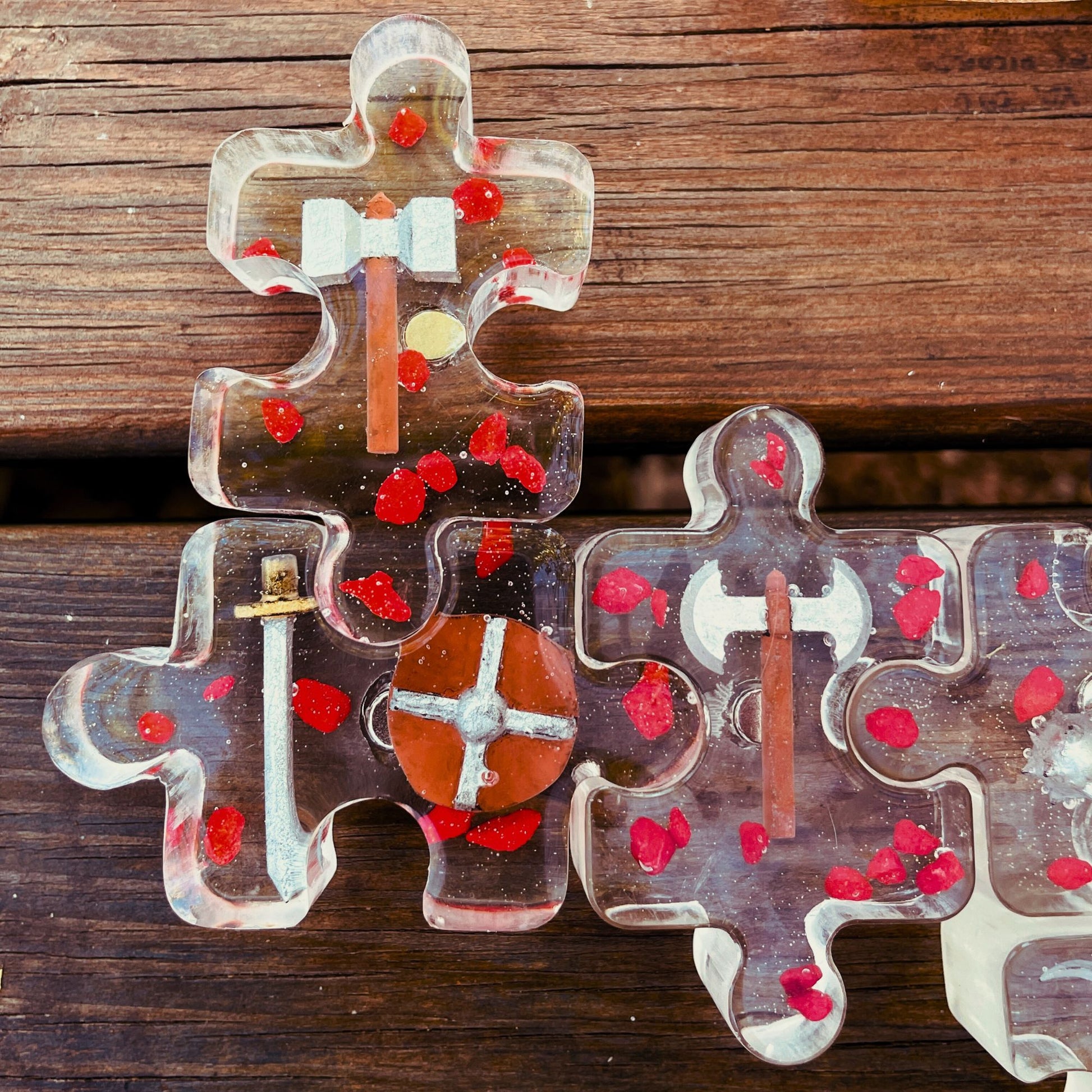 Magneti in resina a forma di puzzle con inserti di miniature dipinte a mano per dungeons and dragons