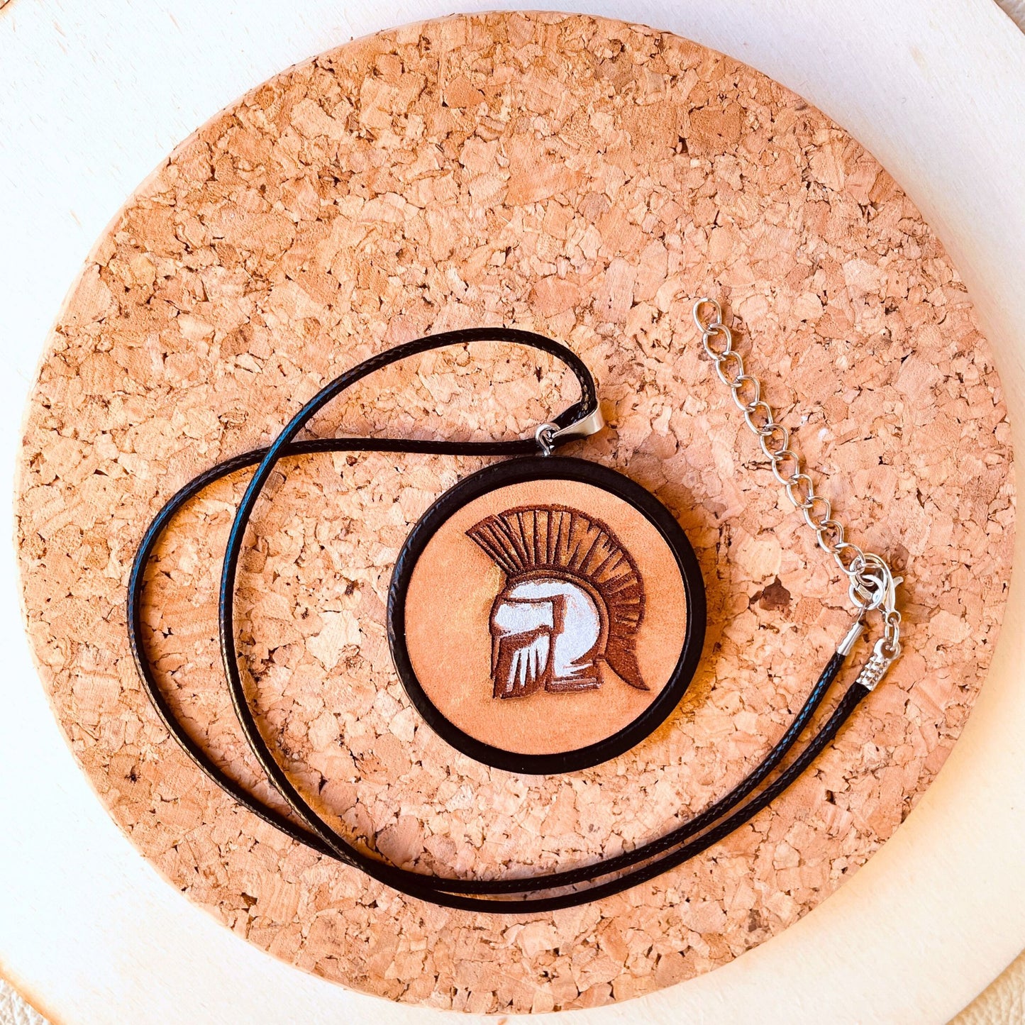 SteamVoyage - medaglioni di protezione magica in legno e cuoio dipinto a mano per giocatori di ruolo