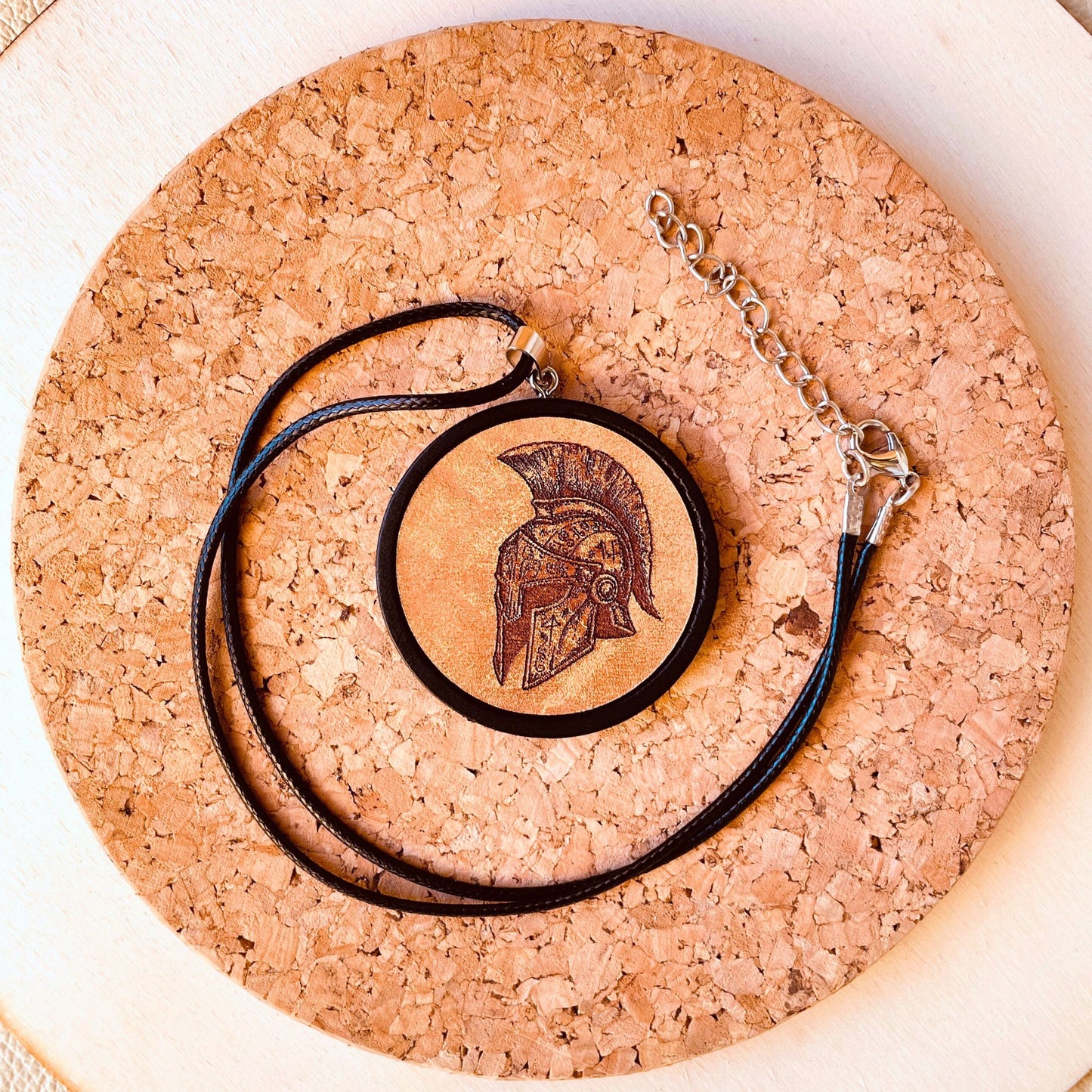 SteamVoyage - medaglioni di protezione magica in legno e cuoio dipinto a mano per giocatori di ruolo