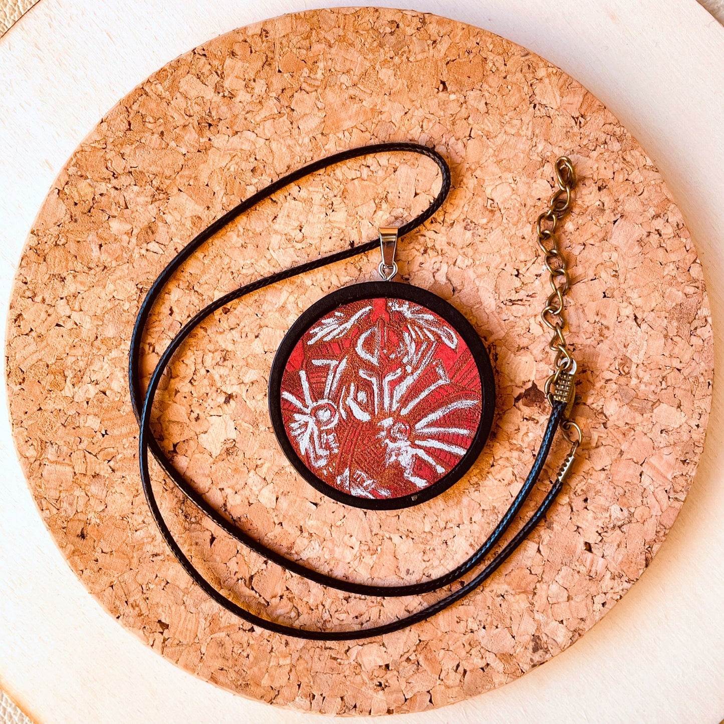 SteamVoyage - medaglioni di protezione magica in legno e cuoio dipinto a mano per giocatori di ruolo