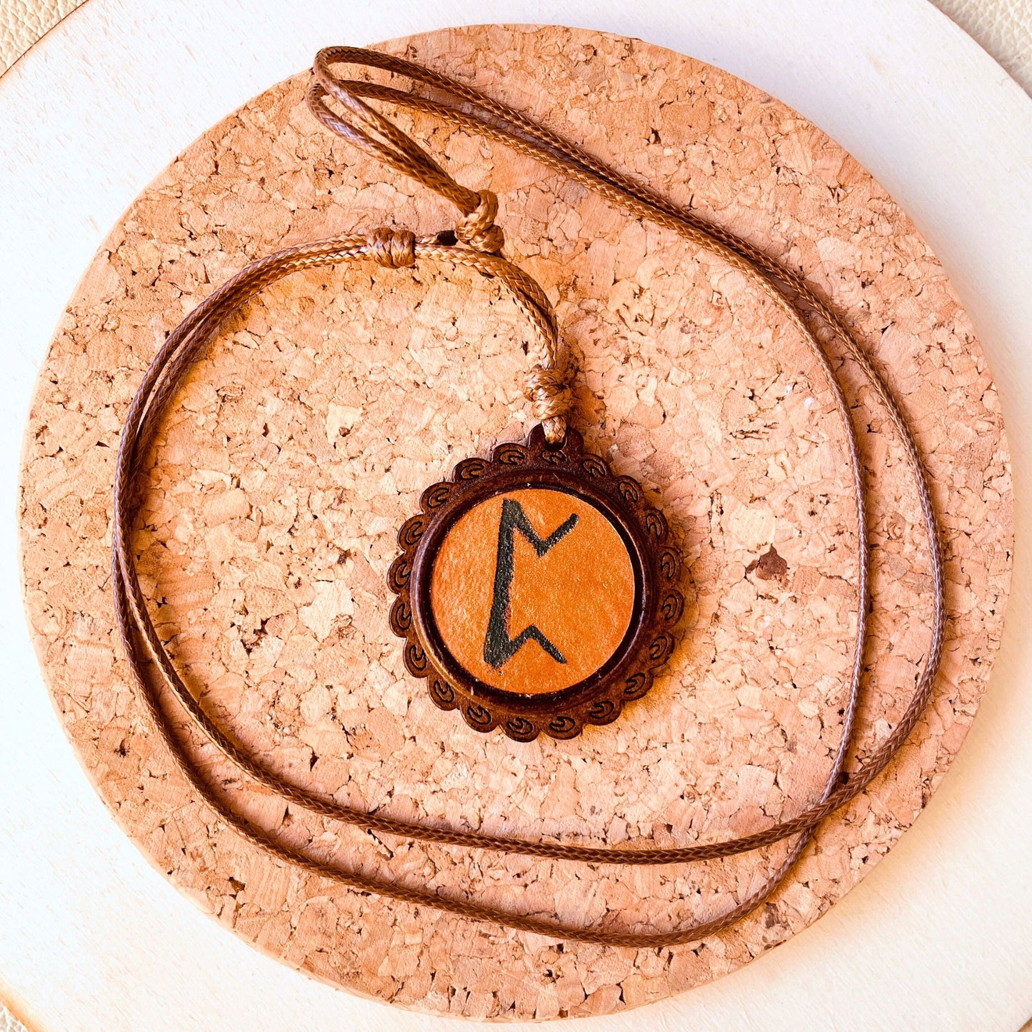 SteamVoyage - medaglioni di protezione magica in legno e cuoio dipinto a mano per giocatori di ruolo