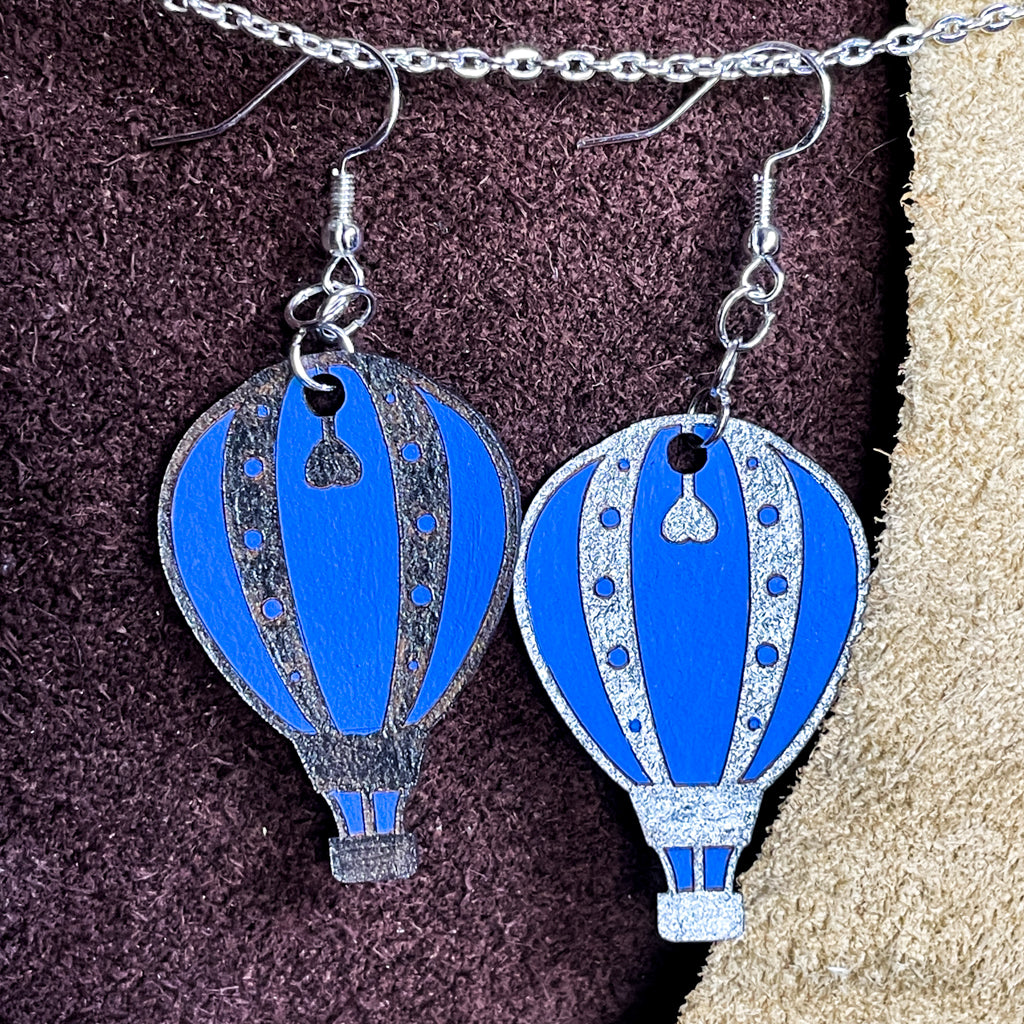 steamvoyage-orecchini in pelle a forma di mongolfiera-blu e argento