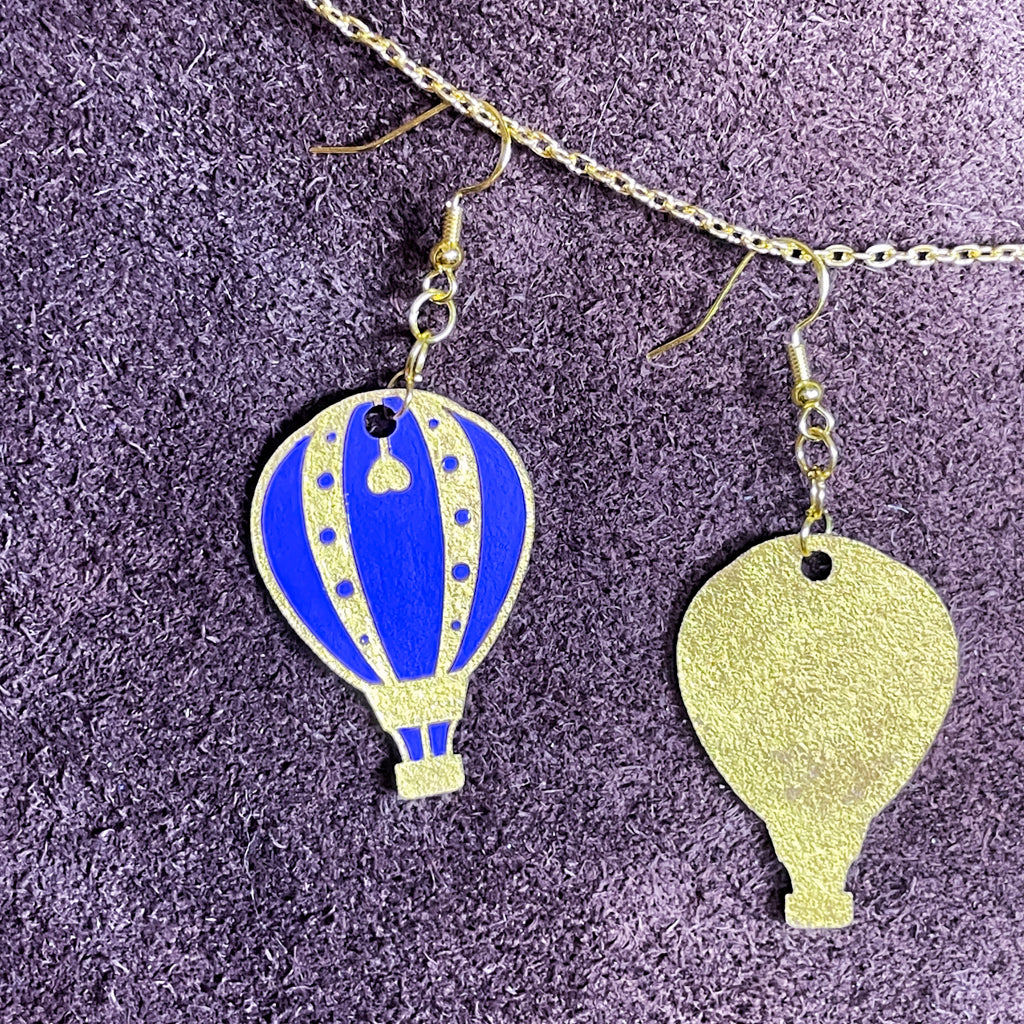 steamvoyage-orecchini in pelle a forma di mongolfiera-blu e oro