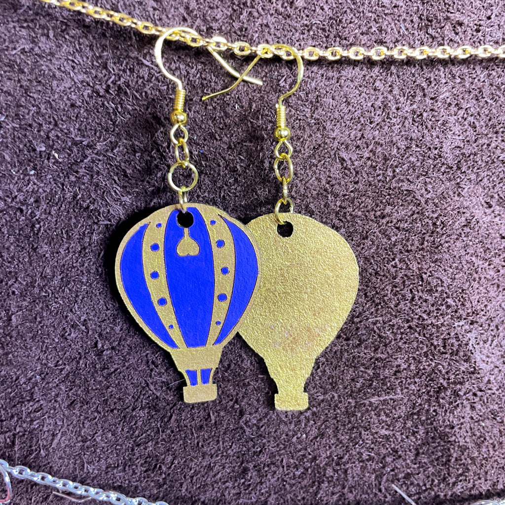 steamvoyage-orecchini in pelle a forma di mongolfiera-blu e oro