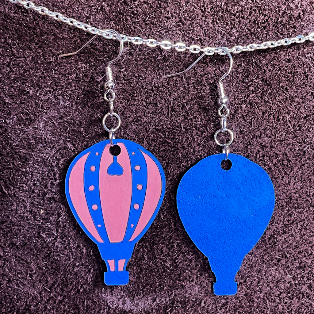 steamvoyage-orecchini in pelle a forma di mongolfiera-blu e rosa