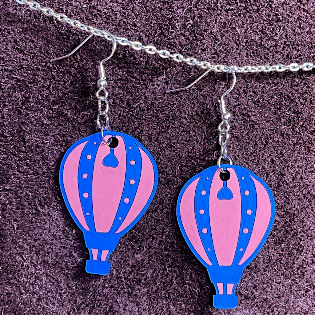 steamvoyage-orecchini in pelle a forma di mongolfiera-blu e rosa