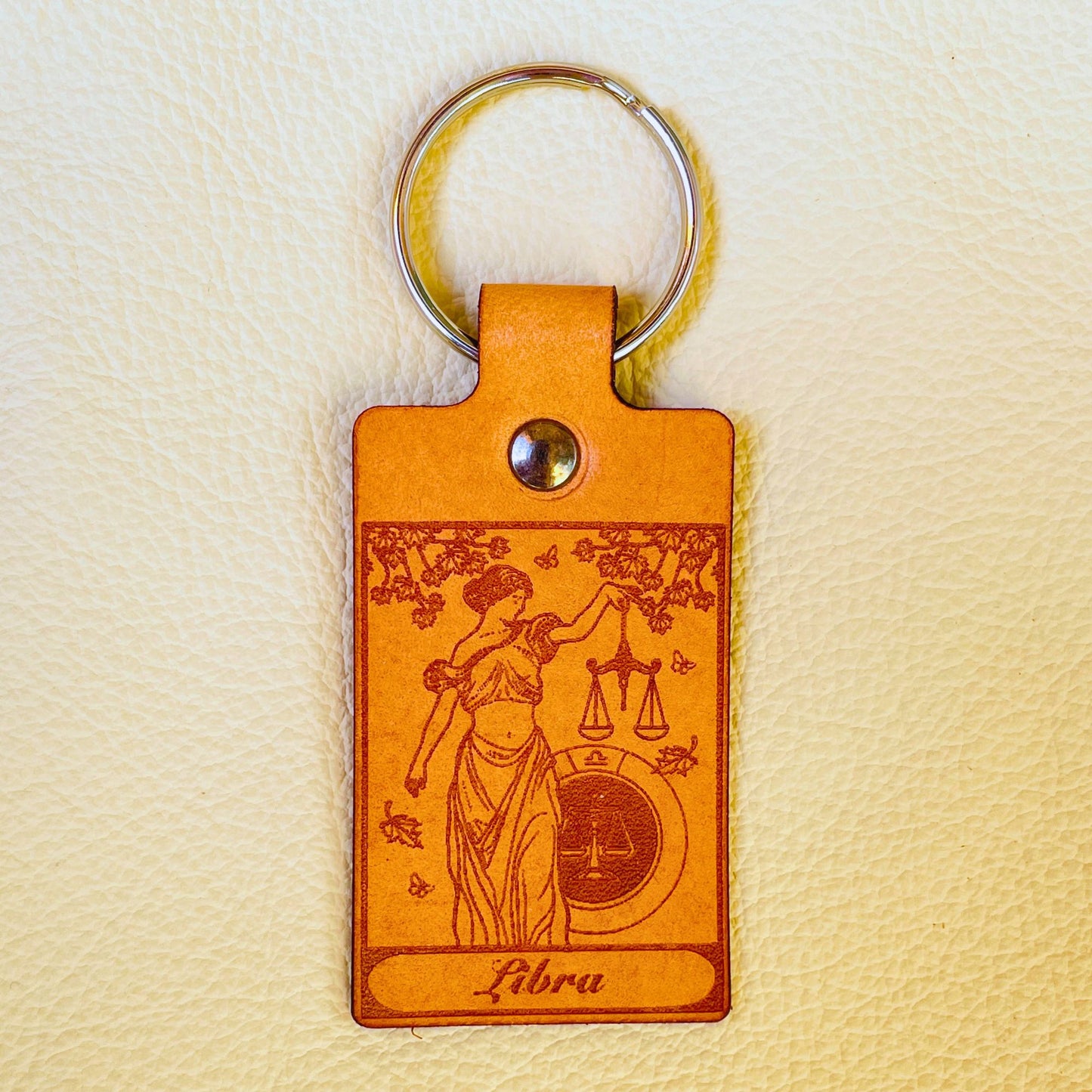 SteamVoyage - mini portachiavi in cuoio con immagini ispirate ai segni zodiacali e ai miti greci e romani che li raccontano - libra