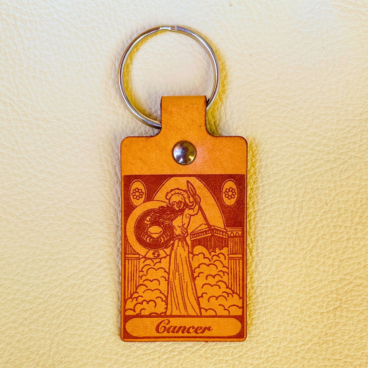 SteamVoyage - mini portachiavi in cuoio con immagini ispirate ai segni zodiacali e ai miti greci e romani che li raccontano - cancer