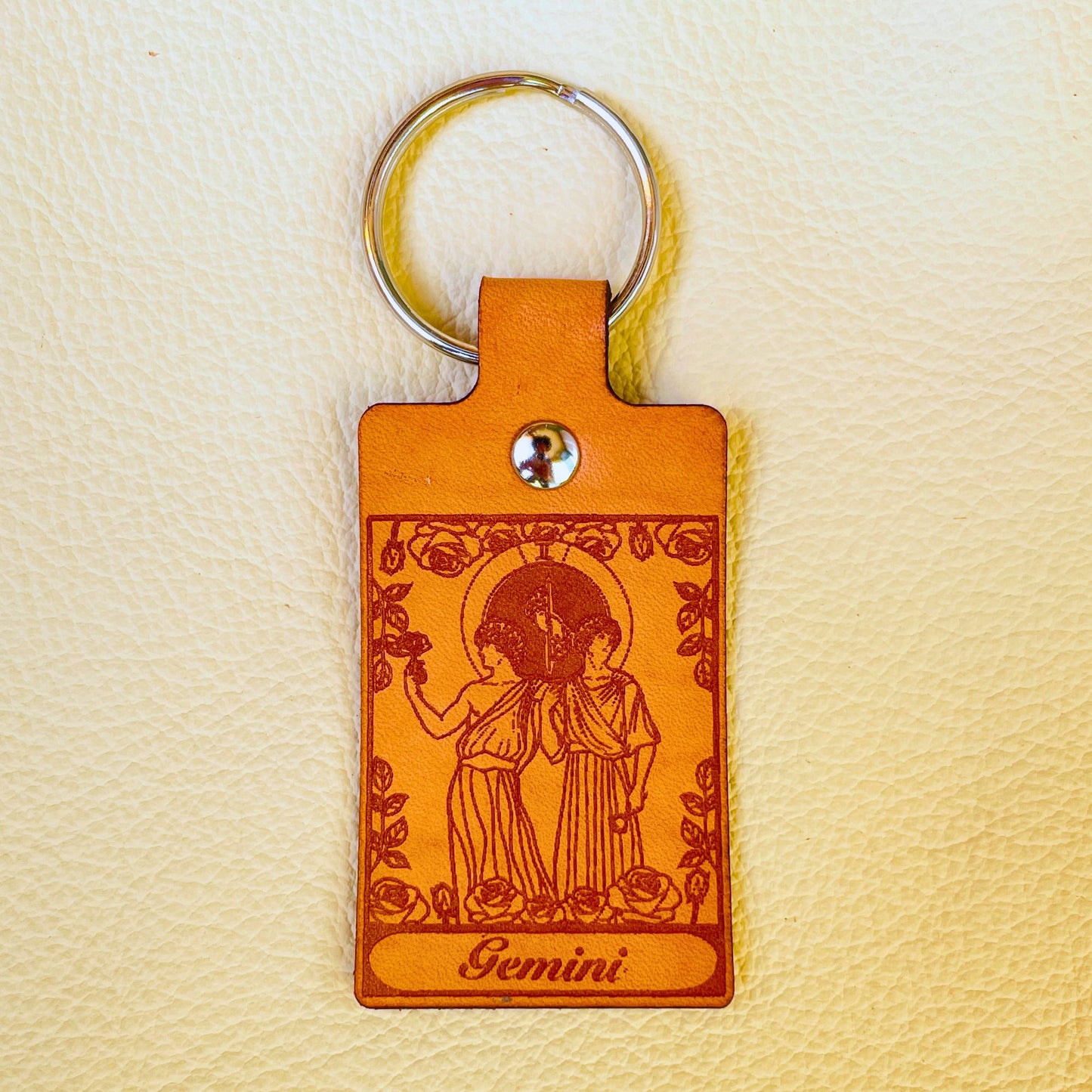 SteamVoyage - mini portachiavi in cuoio con immagini ispirate ai segni zodiacali e ai miti greci e romani che li raccontano - gemini