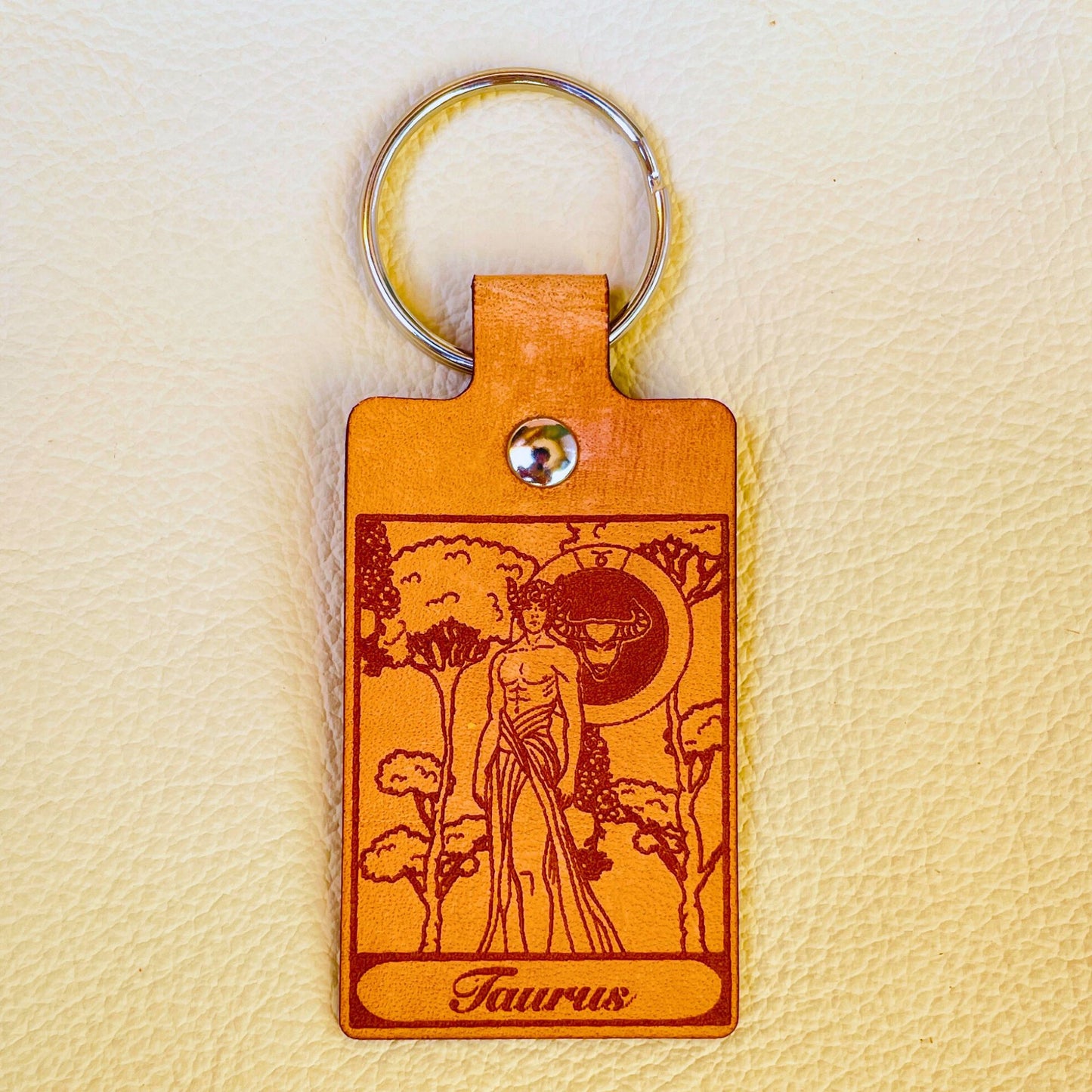 SteamVoyage - mini portachiavi in cuoio con immagini ispirate ai segni zodiacali e ai miti greci e romani che li raccontano - taurus