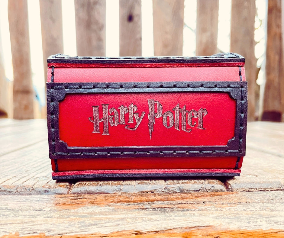porta mazzo in cuoio per mazzo commander di Magic: The Gathering, espansione Harry Potter