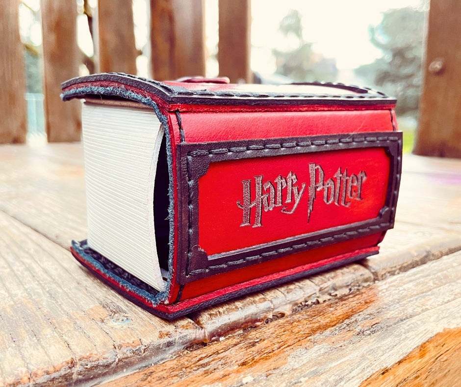 porta mazzo in cuoio per mazzo commander di Magic: The Gathering, espansione Harry Potter