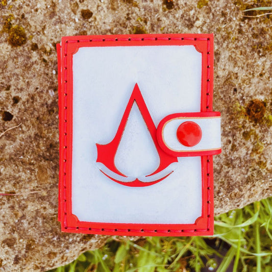 porta mazzo per mazzo commander di Magic, espansione Assassins Creed - fronte con logo di Assassins Creed in rilievo
