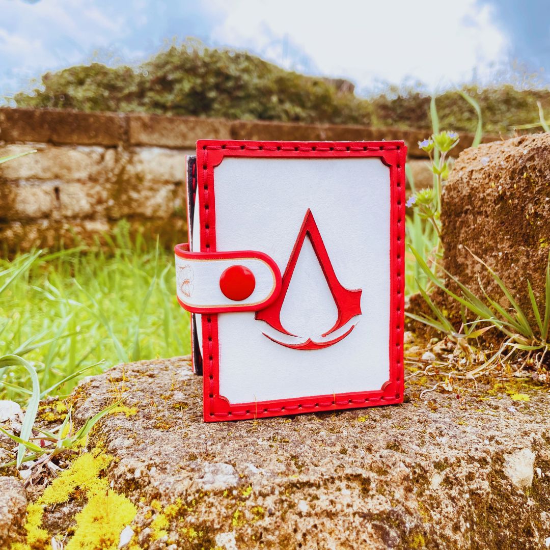 porta mazzo per mazzo commander di Magic, espansione Assassins Creed - retro con logo di Assassins Creed in rilievo