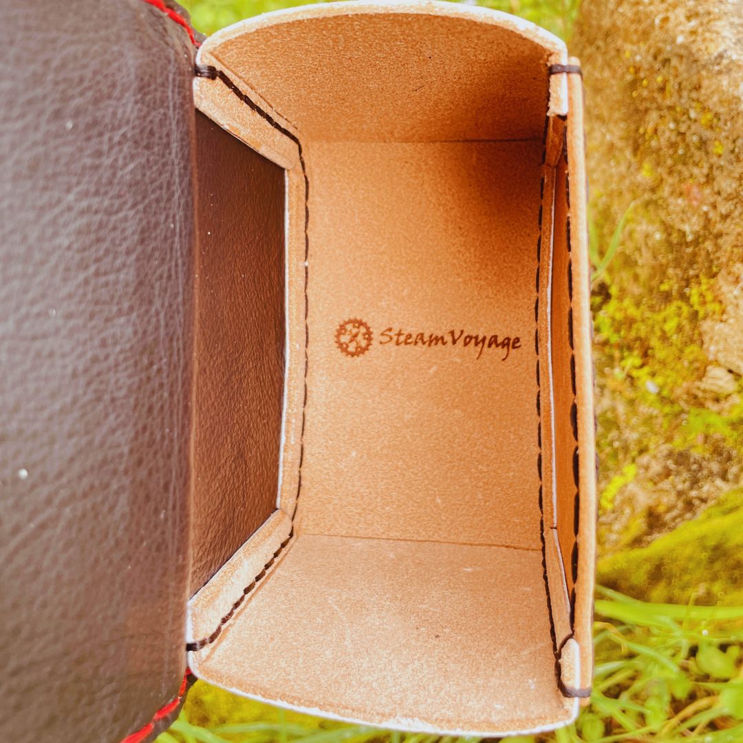 porta mazzo per mazzo Commander di Magic - incisione interna del logo di SteamVoyage