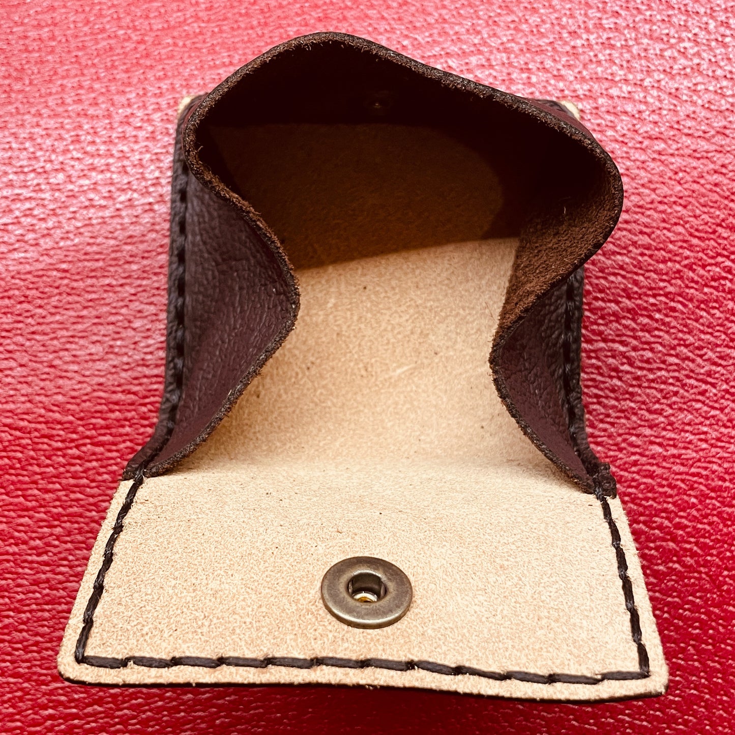 steamvoyage-portamonete in pelle e cuoio con kraken inciso a laser