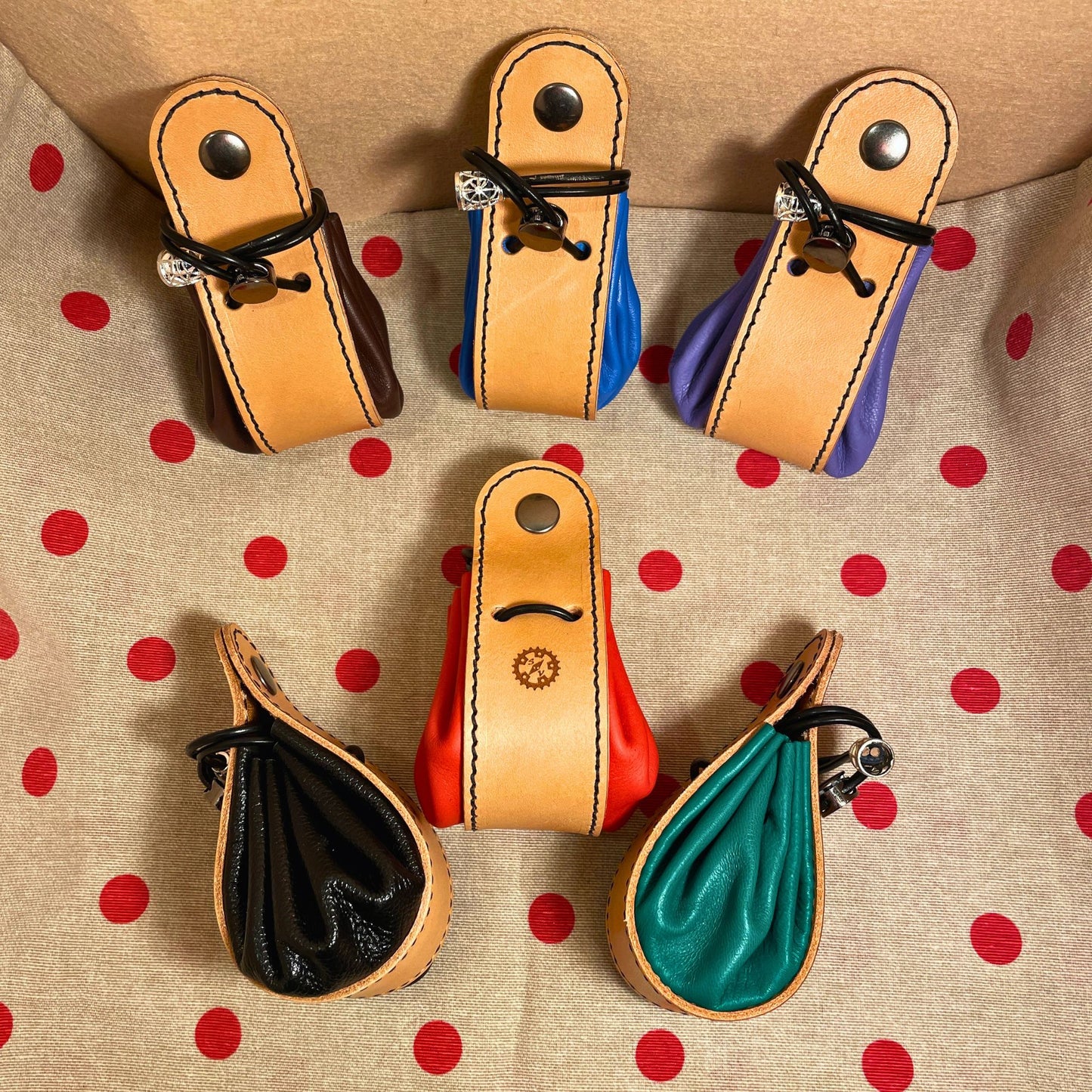 SteamVoyage - sacchetti porta dadi in pelle e cuoio con laccio regolabile e bottone di chiusura per amanti del gioco da tavolo e del gioco di ruolo