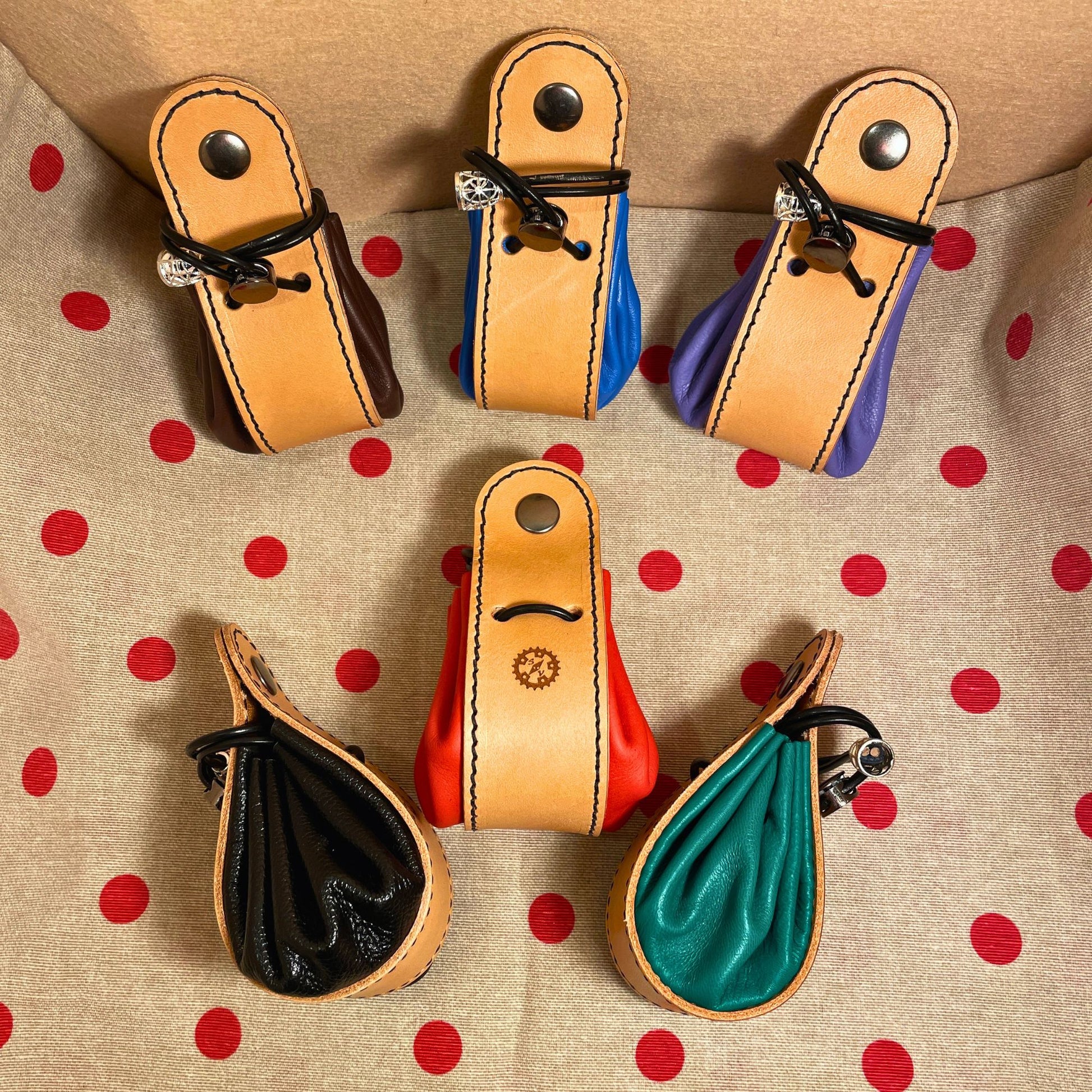 SteamVoyage - sacchetti porta dadi in pelle e cuoio con laccio regolabile e bottone di chiusura per amanti del gioco da tavolo e del gioco di ruolo
