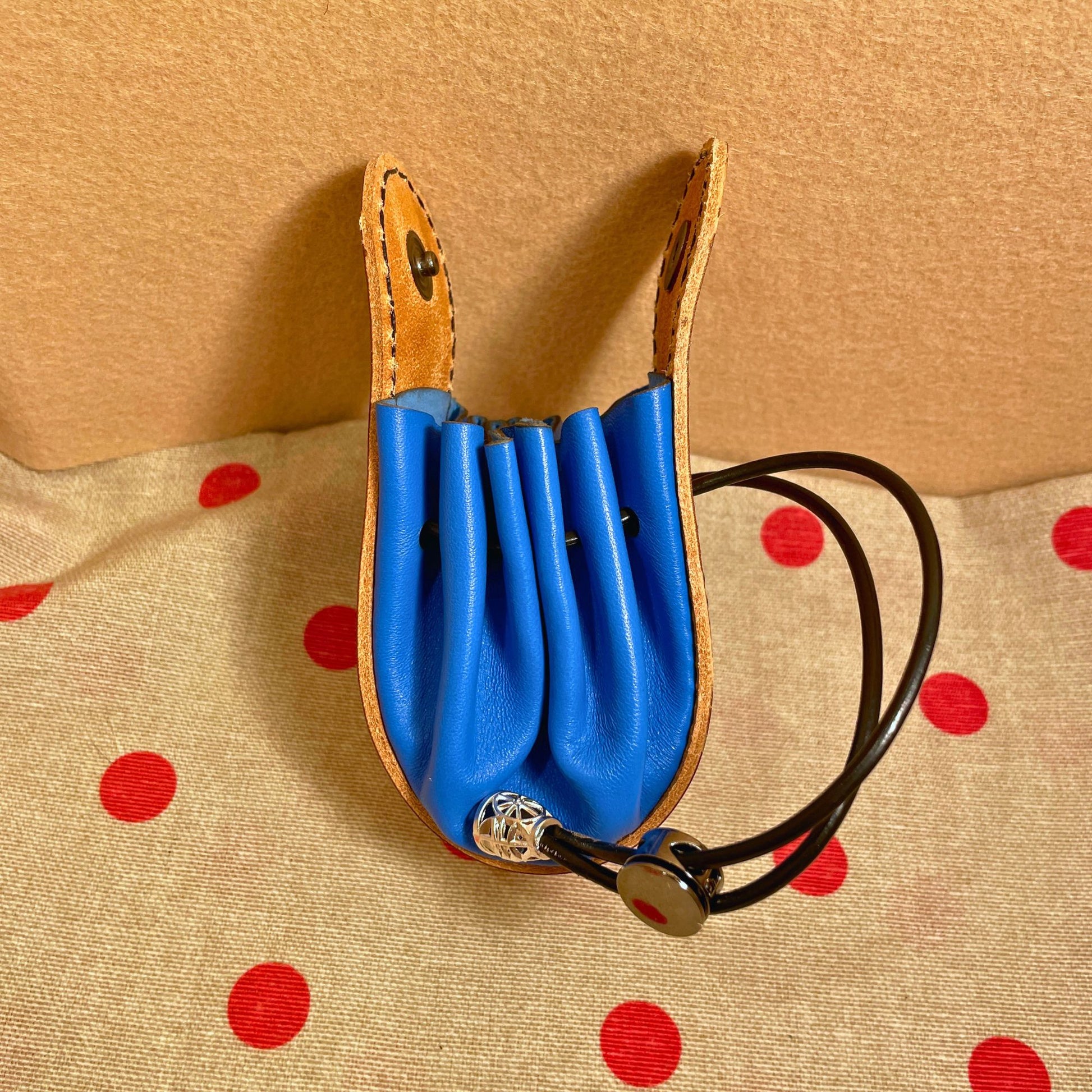 SteamVoyage - sacchetti porta dadi in pelle e cuoio con laccio regolabile e bottone di chiusura per amanti del gioco da tavolo e del gioco di ruolo