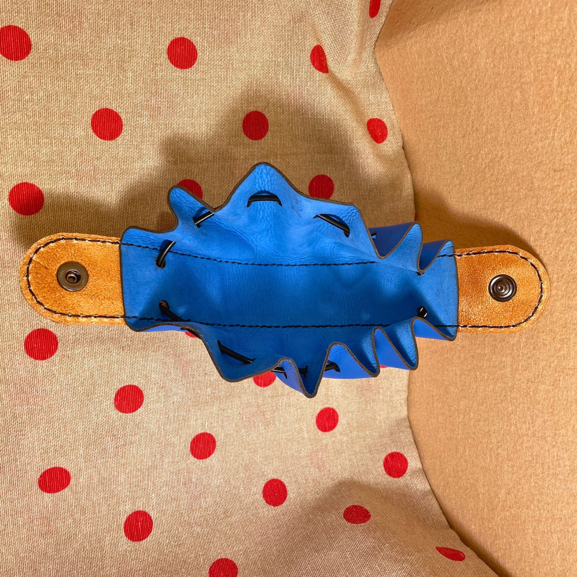 SteamVoyage - sacchetti porta dadi in pelle e cuoio con laccio regolabile e bottone di chiusura per amanti del gioco da tavolo e del gioco di ruolo