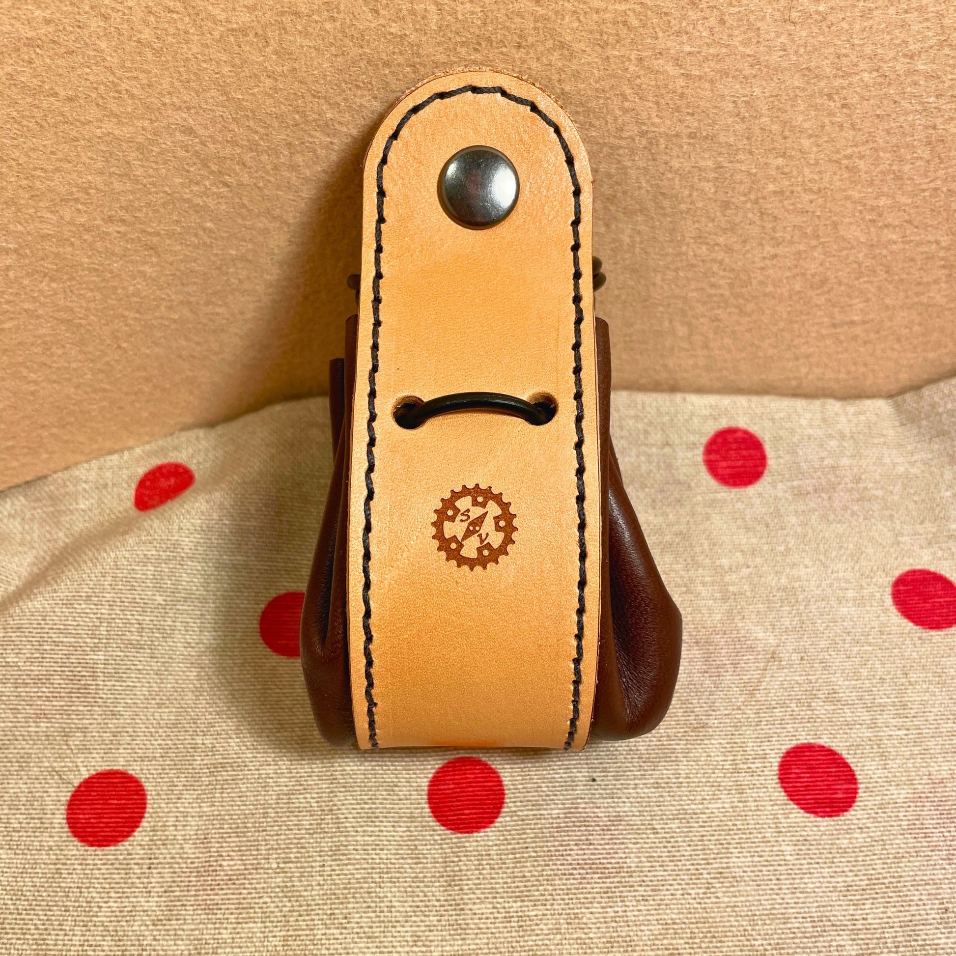 SteamVoyage - sacchetti porta dadi in pelle e cuoio con laccio regolabile e bottone di chiusura per amanti del gioco da tavolo e del gioco di ruolo