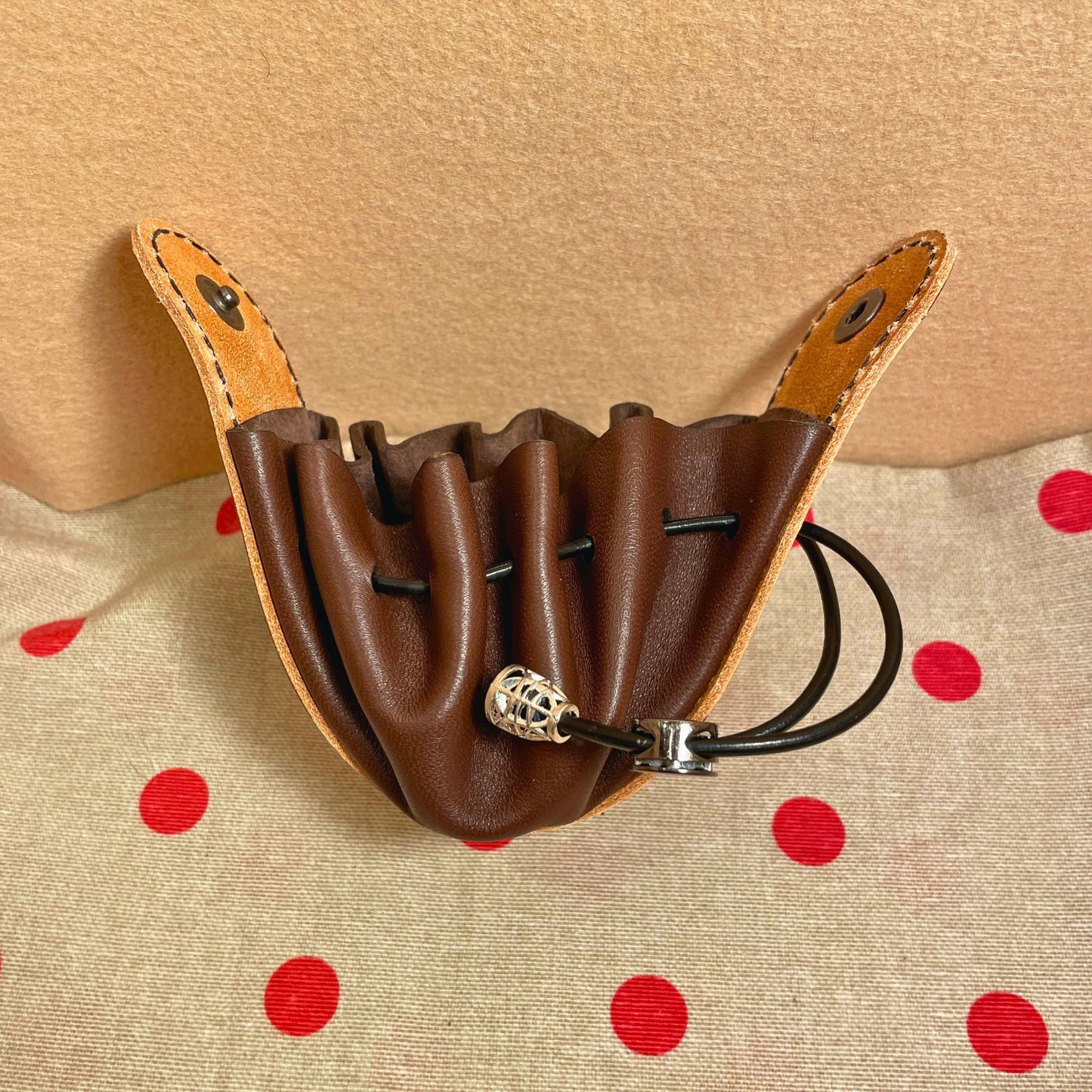 SteamVoyage - sacchetti porta dadi in pelle e cuoio con laccio regolabile e bottone di chiusura per amanti del gioco da tavolo e del gioco di ruolo