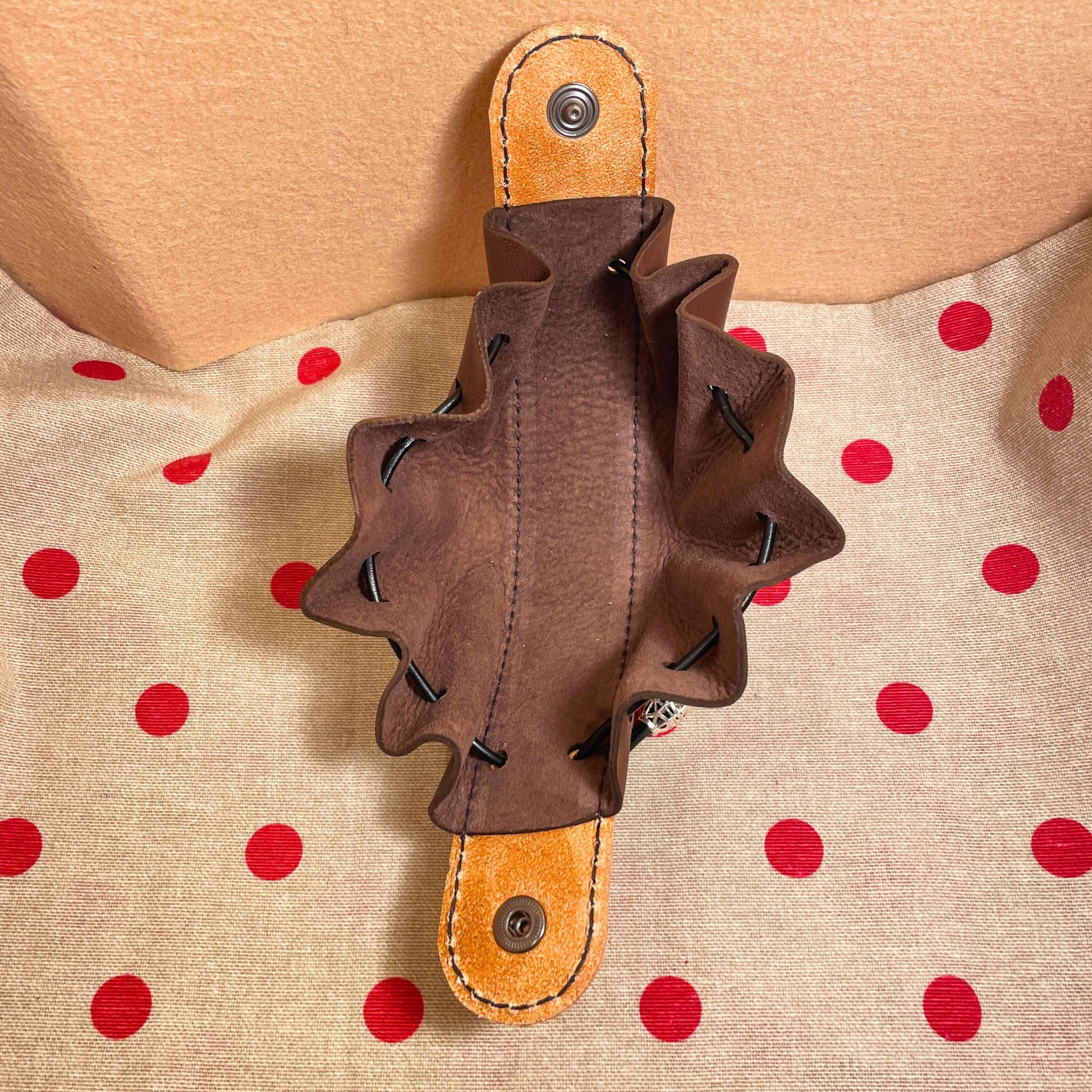 SteamVoyage - sacchetti porta dadi in pelle e cuoio con laccio regolabile e bottone di chiusura per amanti del gioco da tavolo e del gioco di ruolo