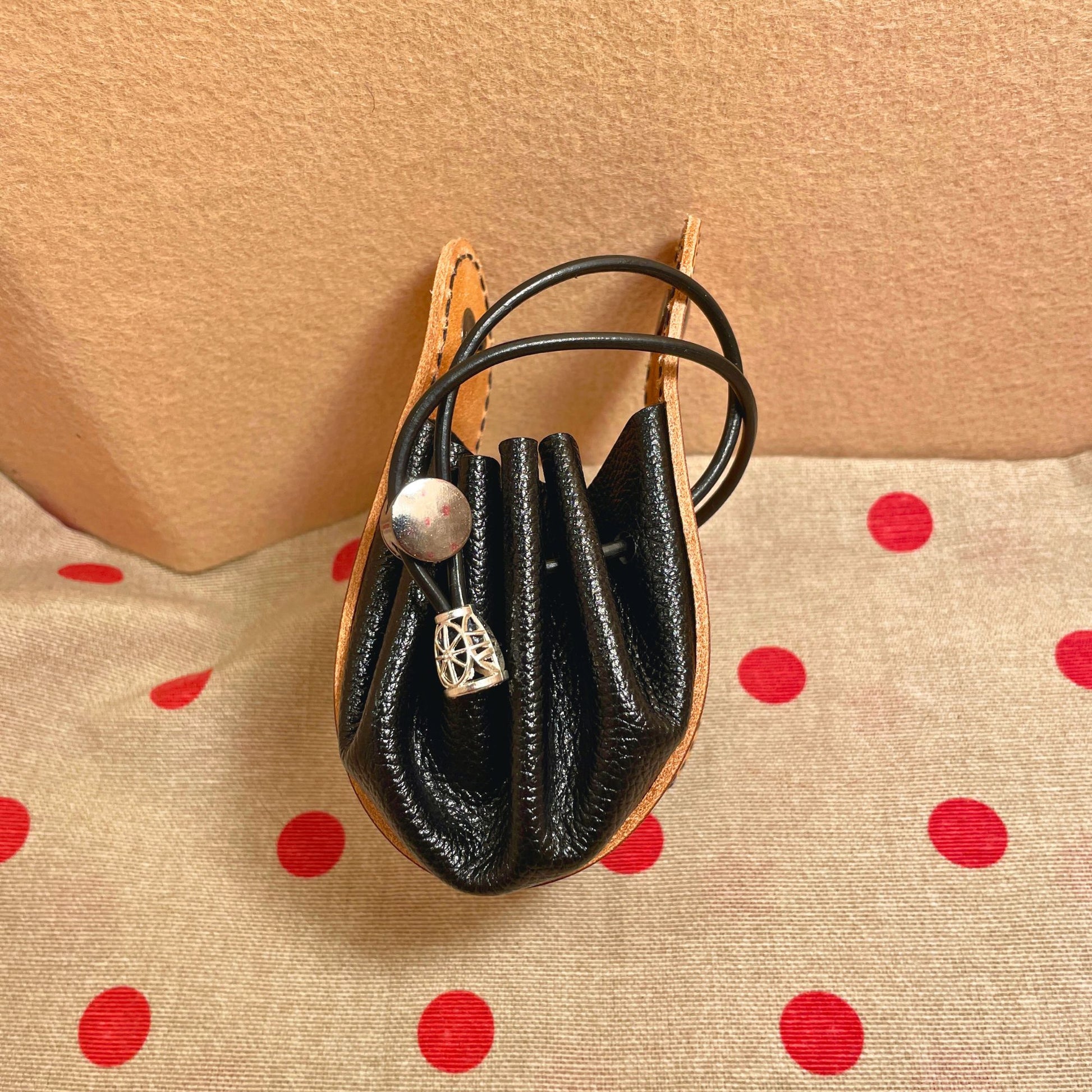 SteamVoyage - sacchetti porta dadi in pelle e cuoio con laccio regolabile e bottone di chiusura per amanti del gioco da tavolo e del gioco di ruolo