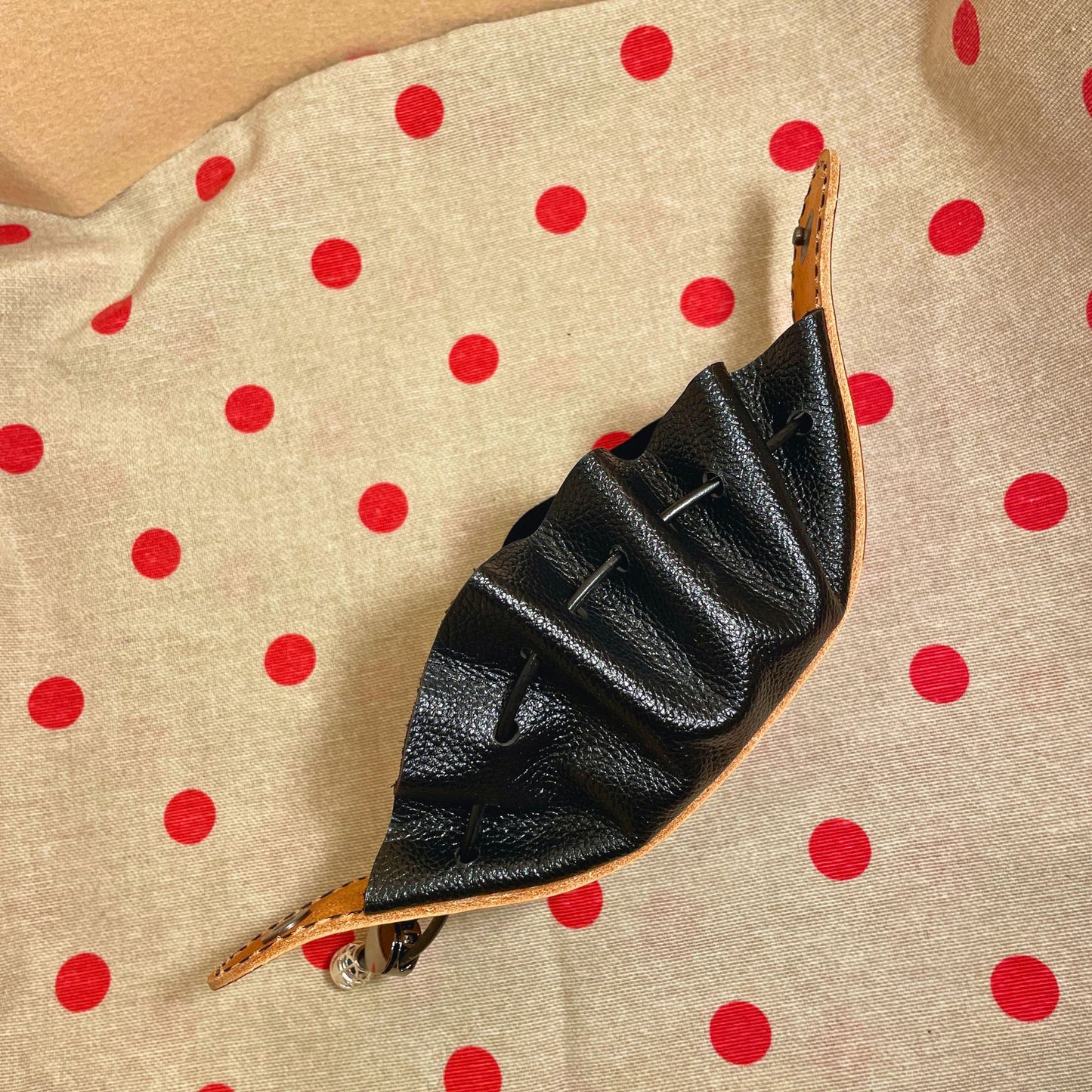 SteamVoyage - sacchetti porta dadi in pelle e cuoio con laccio regolabile e bottone di chiusura per amanti del gioco da tavolo e del gioco di ruolo