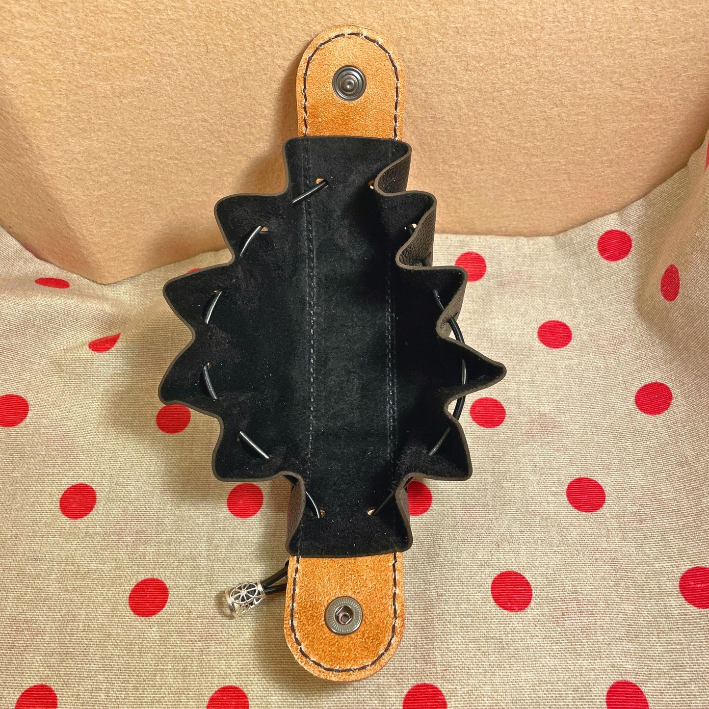 SteamVoyage - sacchetti porta dadi in pelle e cuoio con laccio regolabile e bottone di chiusura per amanti del gioco da tavolo e del gioco di ruolo