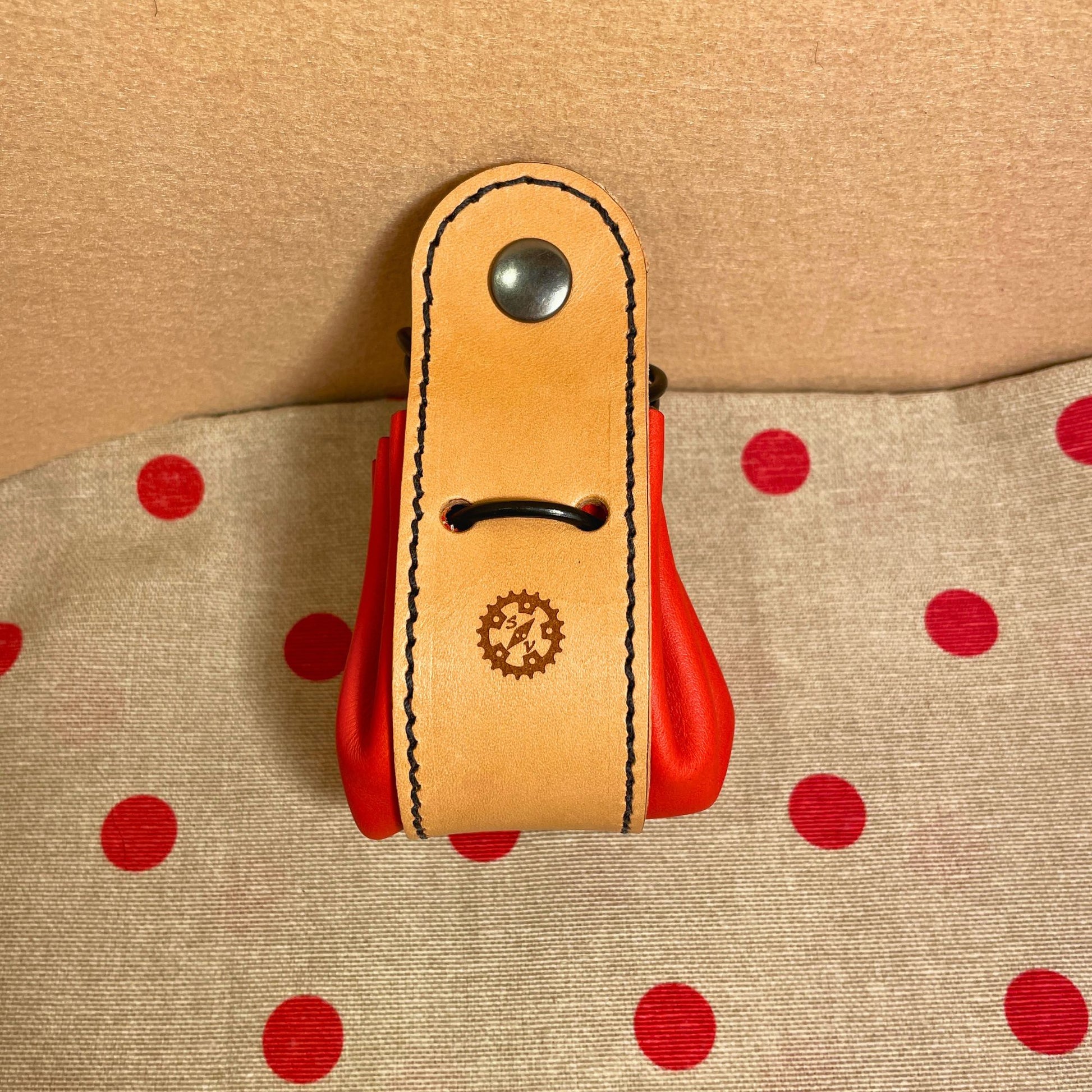 SteamVoyage - sacchetti porta dadi in pelle e cuoio con laccio regolabile e bottone di chiusura per amanti del gioco da tavolo e del gioco di ruolo