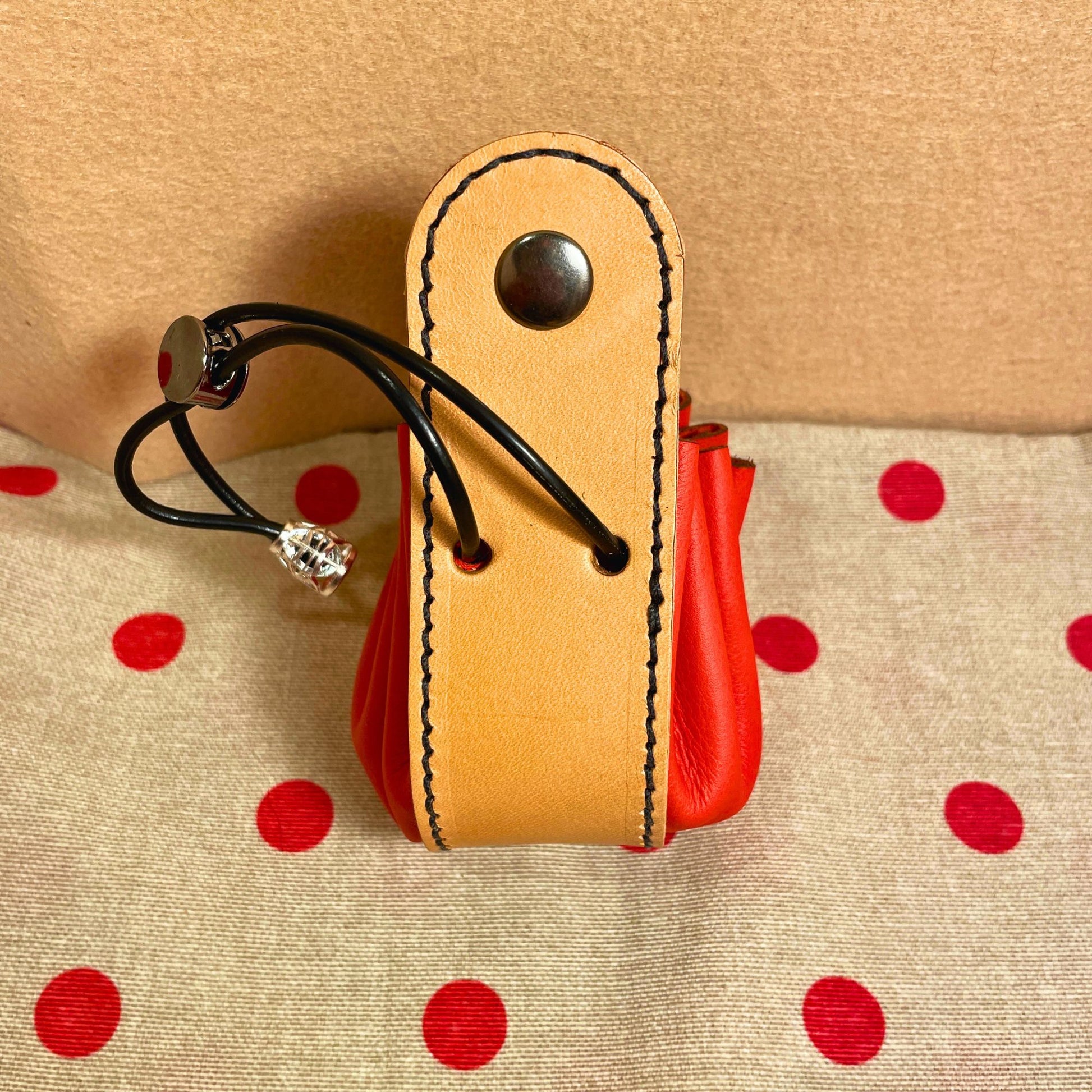 SteamVoyage - sacchetti porta dadi in pelle e cuoio con laccio regolabile e bottone di chiusura per amanti del gioco da tavolo e del gioco di ruolo