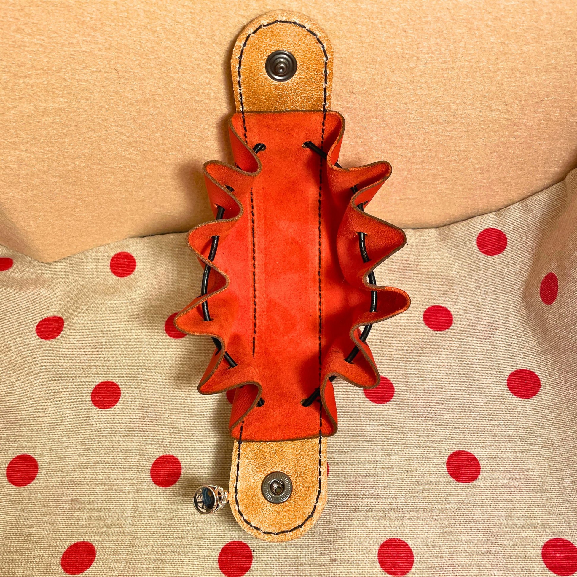 SteamVoyage - sacchetti porta dadi in pelle e cuoio con laccio regolabile e bottone di chiusura per amanti del gioco da tavolo e del gioco di ruolo
