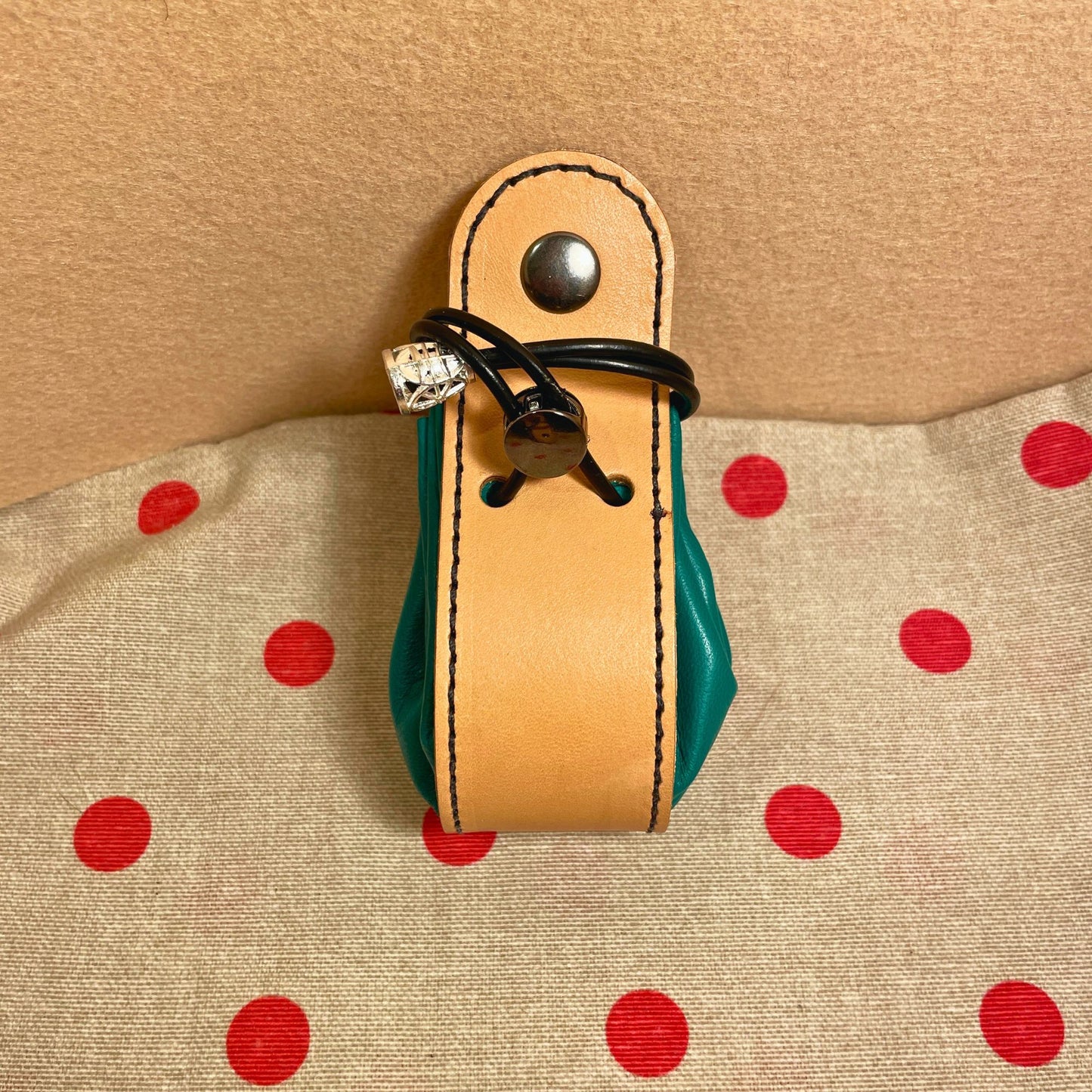 SteamVoyage - sacchetti porta dadi in pelle e cuoio con laccio regolabile e bottone di chiusura per amanti del gioco da tavolo e del gioco di ruolo
