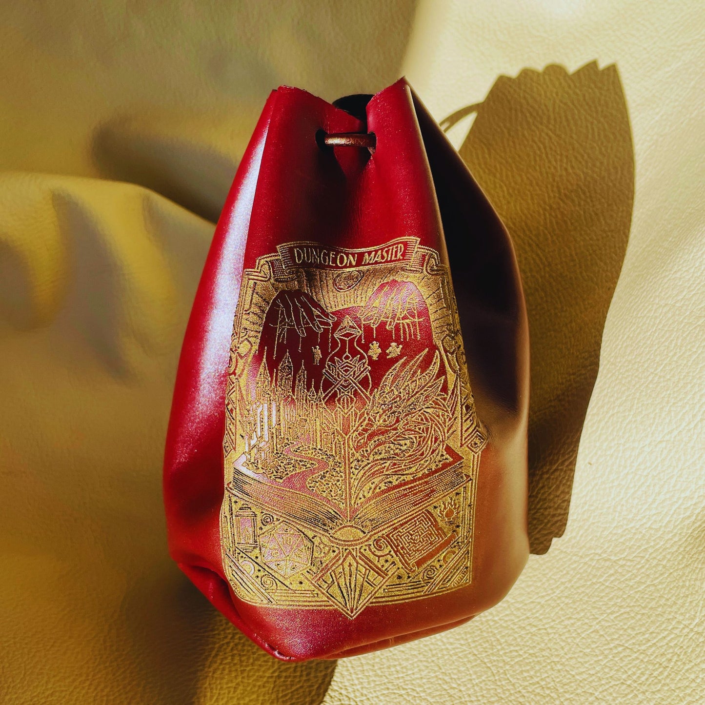 SteamVoyage - sacchetto dadi in pelle bordeaux per Master di Dungeons and dragons con laccio in pelle per chiusura e incisione al laser dorata